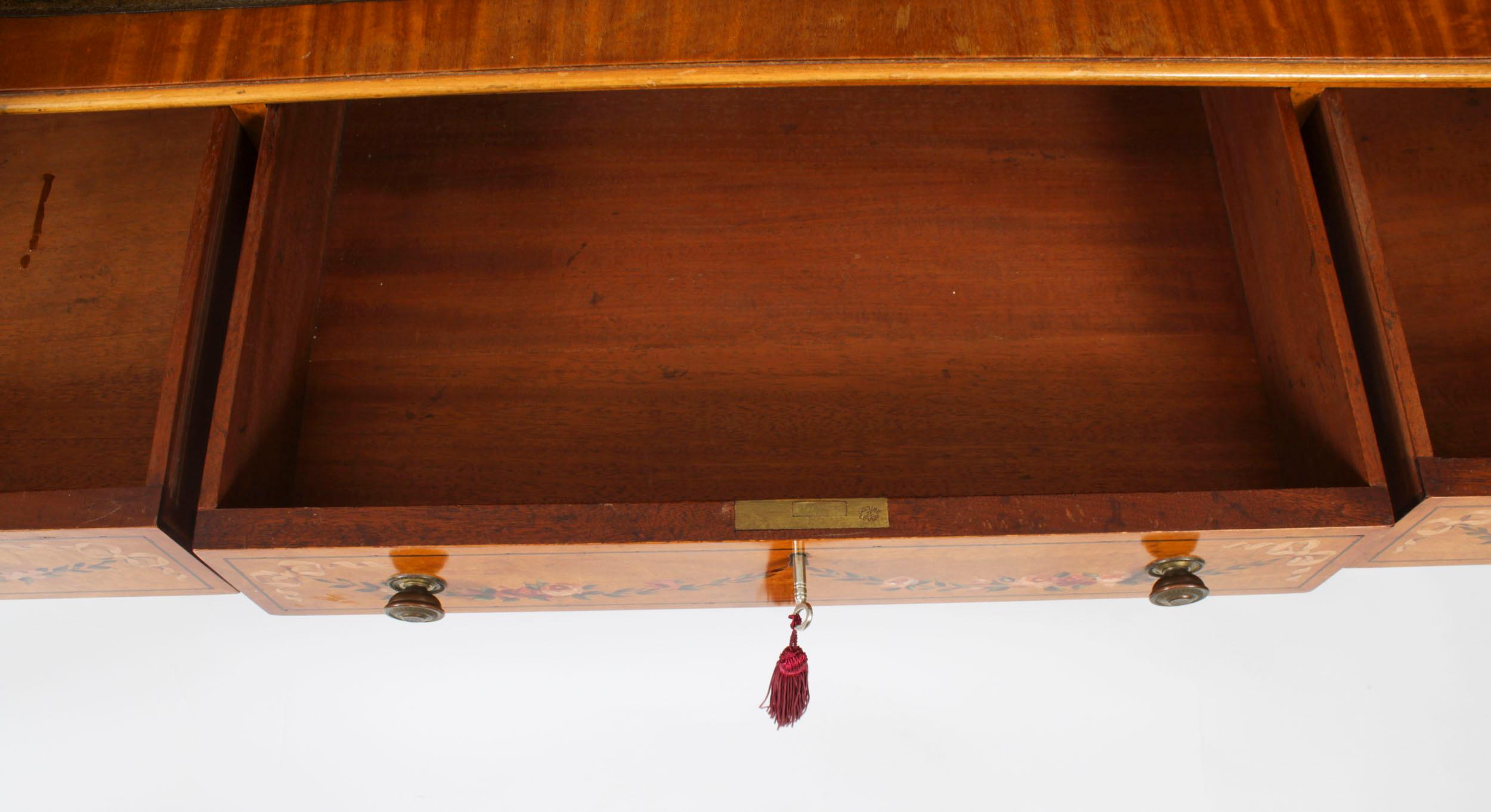 Antiguo escritorio eduardiano de madera satinada y pintura floral Carlton House en venta 6