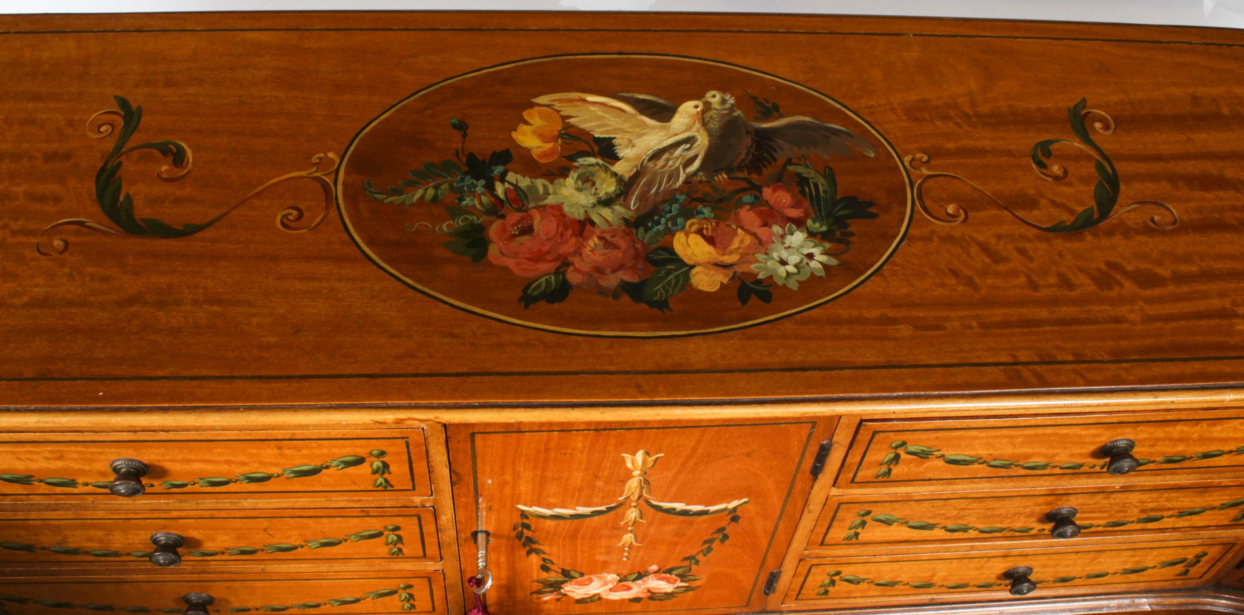 Antiguo escritorio eduardiano de madera satinada y pintura floral Carlton House Madera satinada en venta