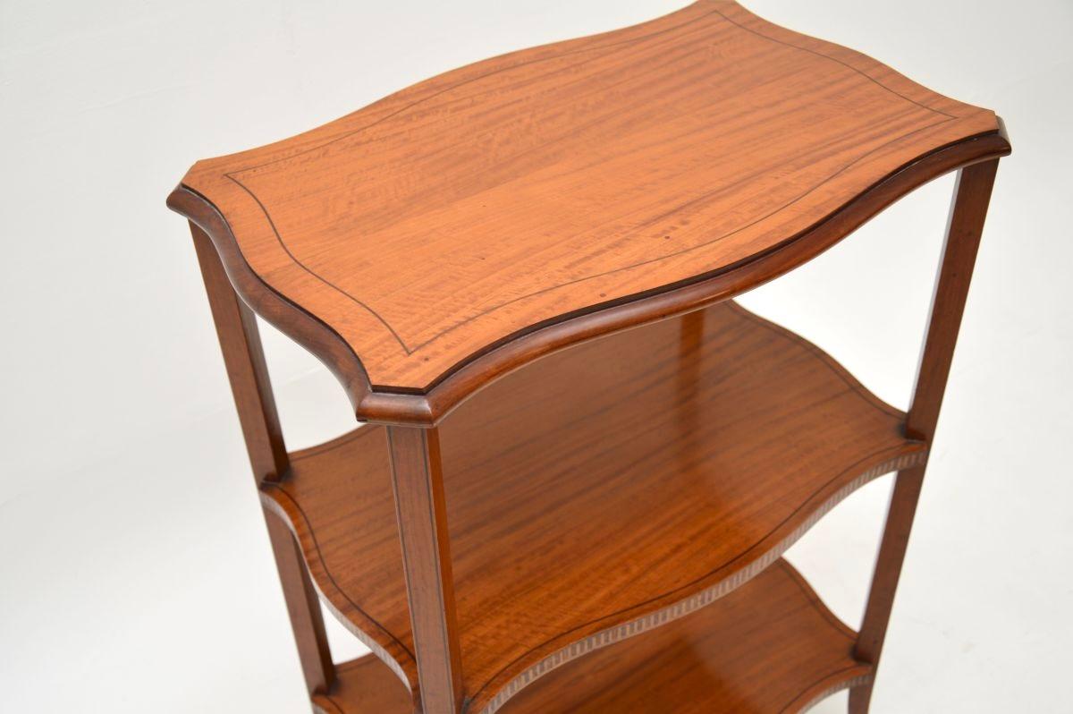 Antike edwardianische Etagere/Beistelltisch aus Seidenholz (Frühes 20. Jahrhundert) im Angebot