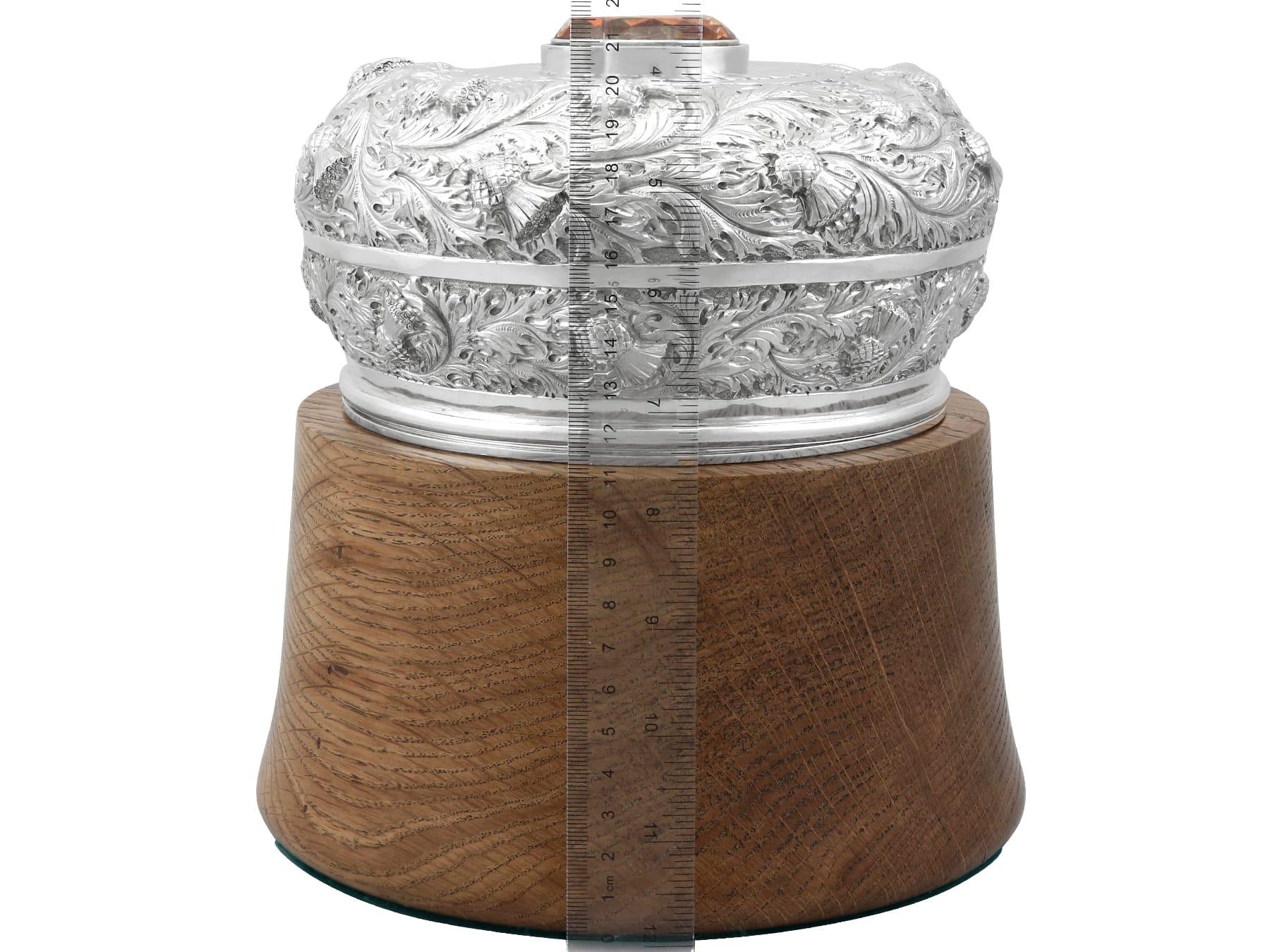 Antiguo humidor escocés eduardiano de plata de ley y roble en venta 9