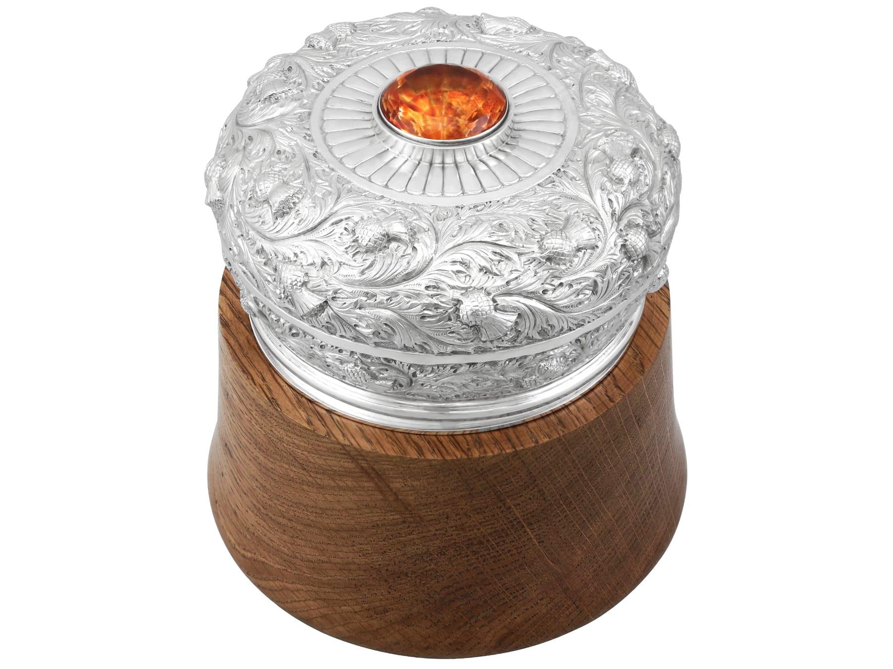 Antiguo humidor escocés eduardiano de plata de ley y roble principios del siglo XX en venta