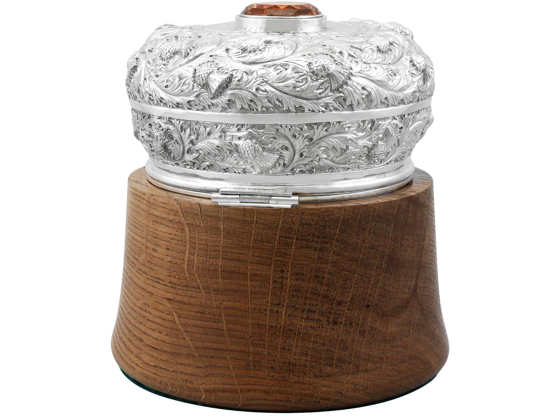 Antiguo humidor escocés eduardiano de plata de ley y roble en venta 1