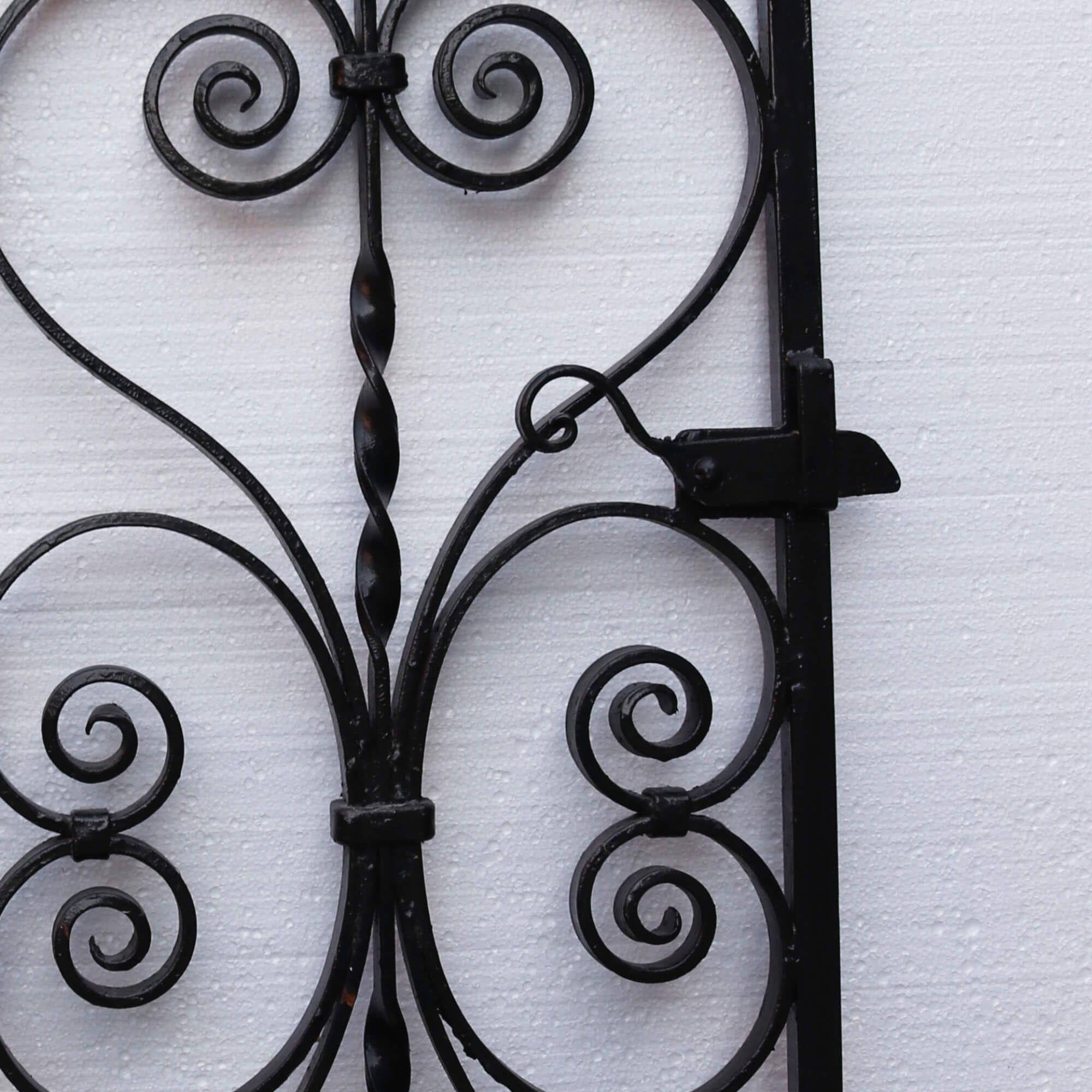 Antique Edwardian Scrollwork Side Gate In Fair Condition In Wormelow, Herefordshire