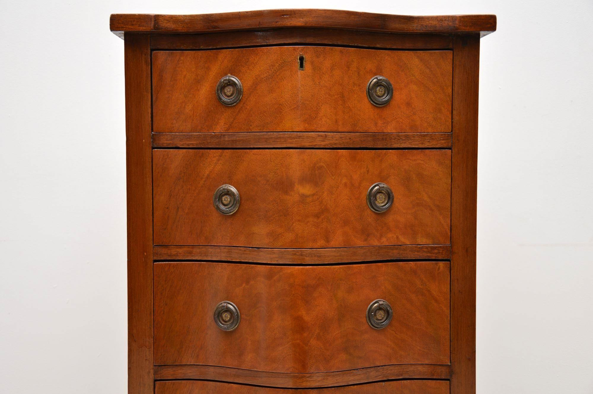 Antique Edwardian Serpentine Mahogany Chest of Drawers In Good Condition In London, GB