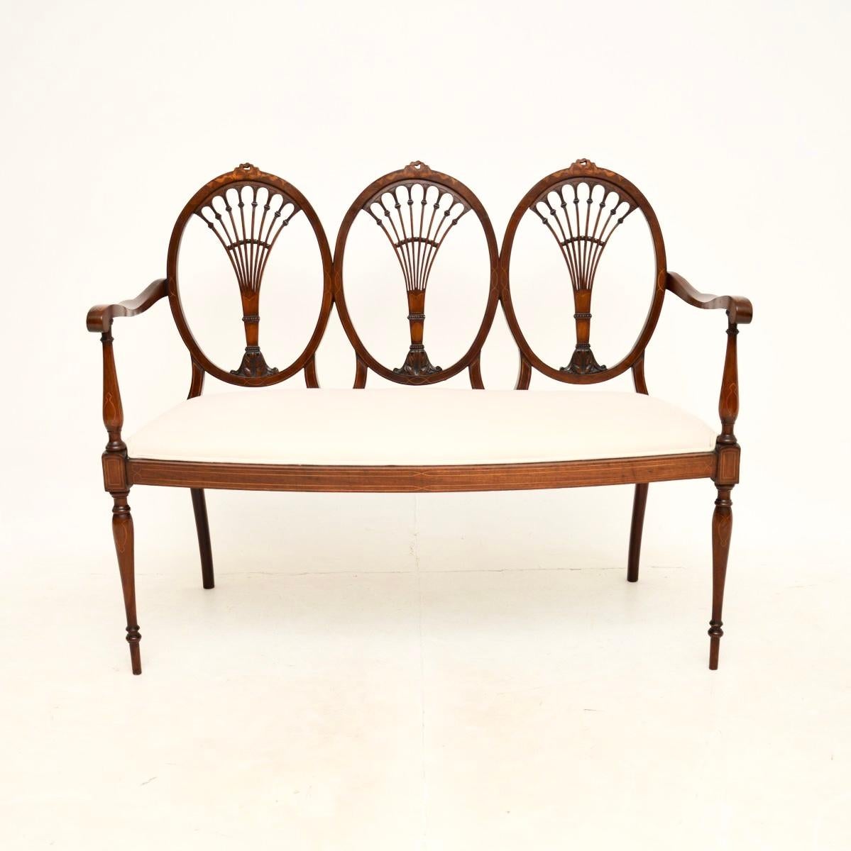 A beautiful antique Edwardian settee. This was made in England, it dates from the 1900-1910 period.

The quality is outstanding, this has a stunning design with three separate pierced oval backrests. There is gorgeous carving on the back rests and