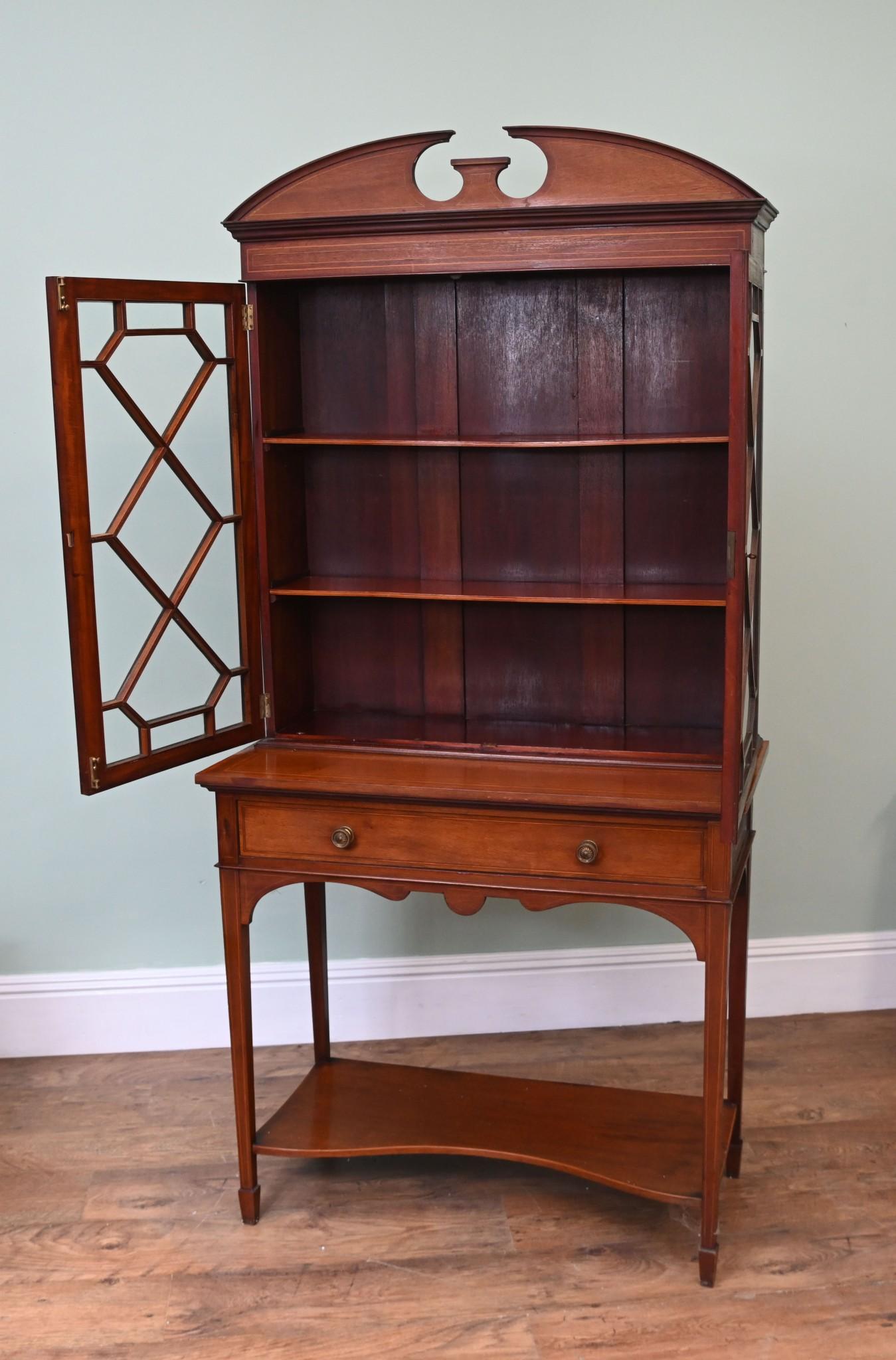 Legno Antico mobile libreria Sheraton edoardiano per porcellane in vendita