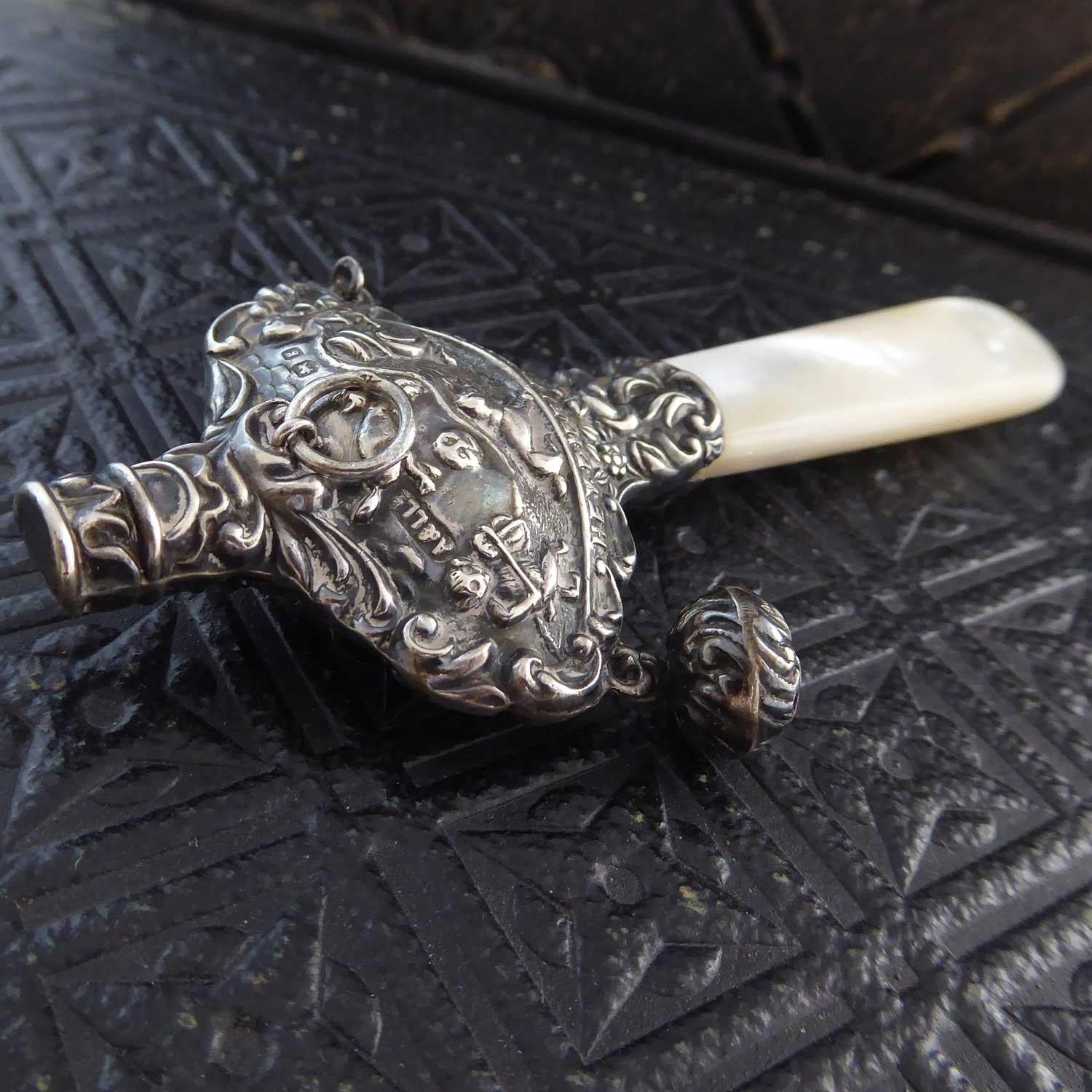 Antique Edwardian Silver and Mother-of-Pearl Child's Rattle, Hallmarked 1906 In Good Condition In Yorkshire, West Yorkshire