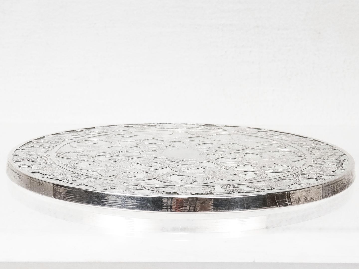 Sous-verre ou trépied de table antique de l'époque édouardienne en argent et verre à motif floral en vente 3