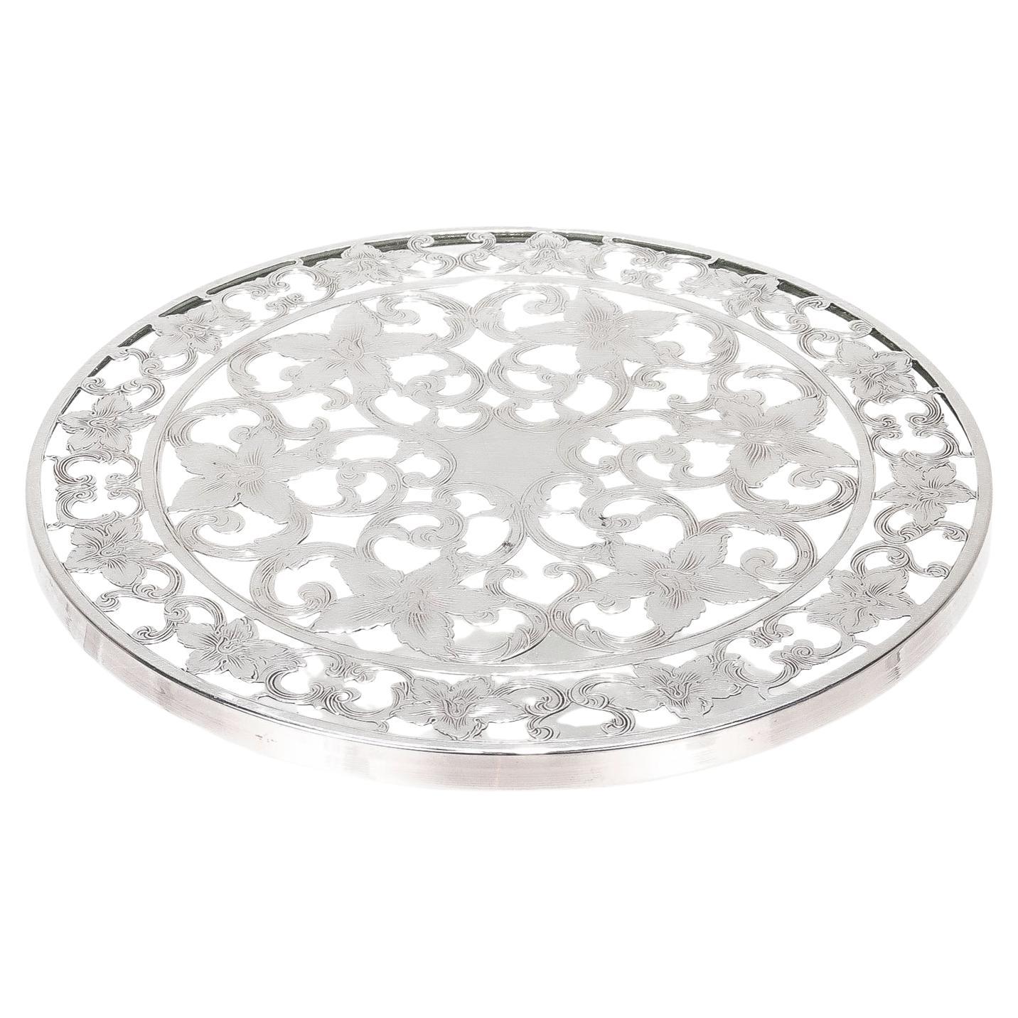 Sous-verre ou trépied de table antique de l'époque édouardienne en argent et verre à motif floral