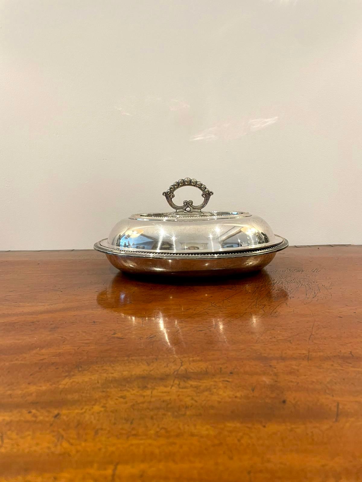 Antique Edwardian silver plated entrée dish having a silver plated entrée dish with a lift off lid with original handle and an ornate pretty border 

Measures: 14 x 28 x 22cm
Date 1900.
    