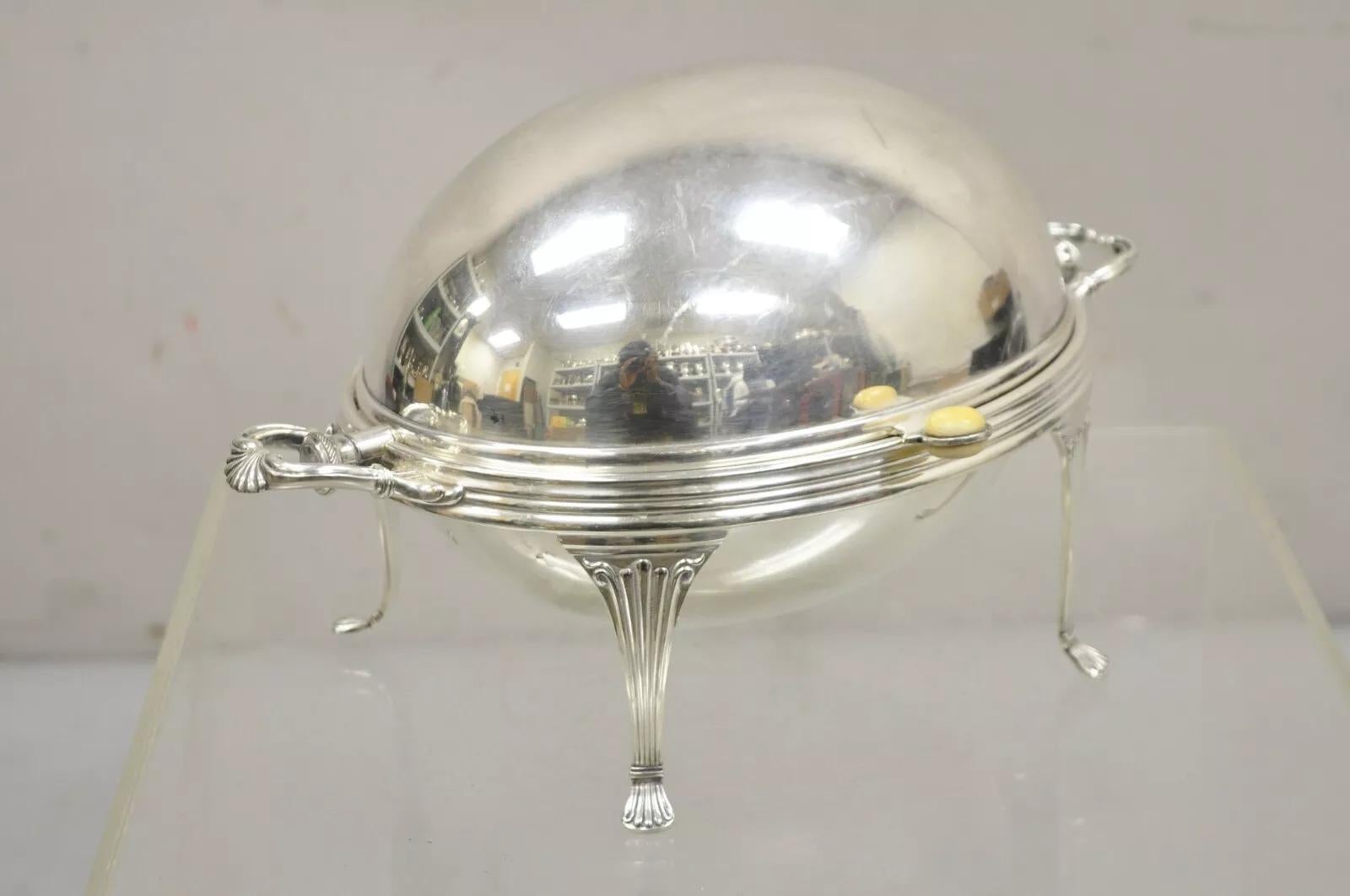 Réchaud à viande ovale à dôme tournant en métal argenté de style édouardien. Circa Early 20th Century. Dimensions : 8