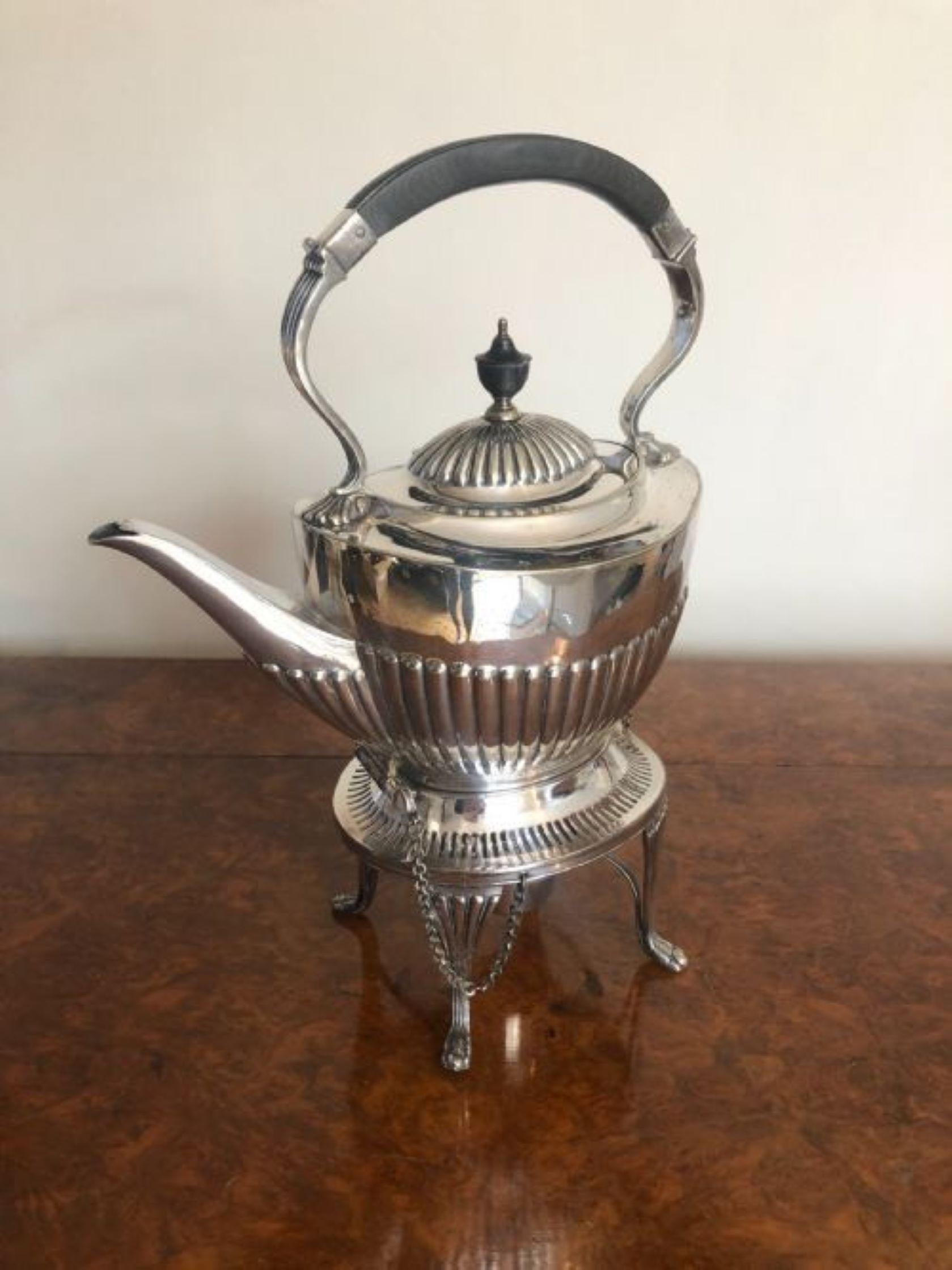 Antique Edwardian Silver Plated Spirit Kettle on A Stand In Good Condition For Sale In Ipswich, GB