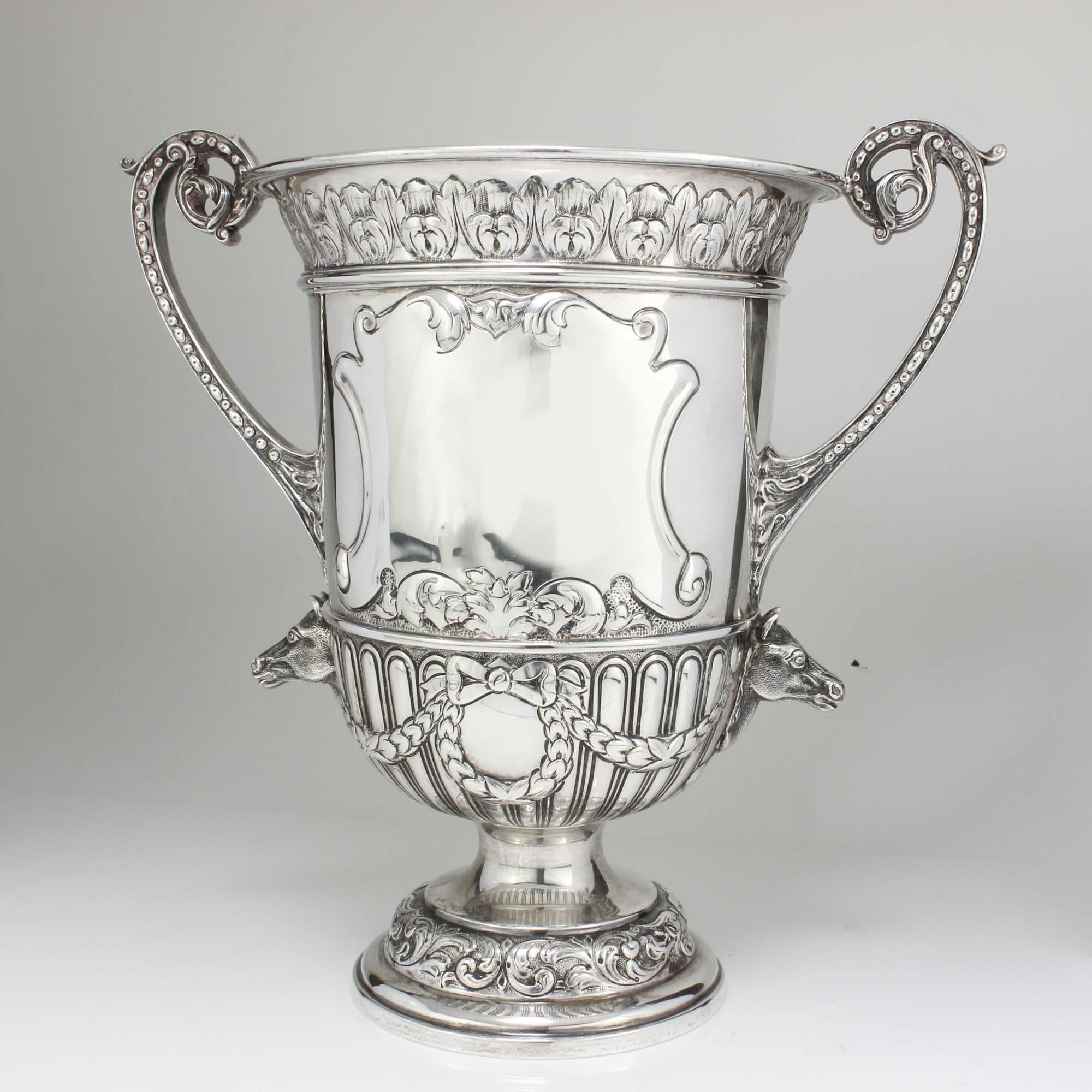 Antique Edwardian Silver trophy with two handles, featuring an engraving with horse rider and horse's heads
Maker: Carrington & Co 
Made in: London, 1904
Fully hallmarked.

Dimensions - 
Length: 22.5 cm
Width: 15 cm
Height: 21 cm
Weight: