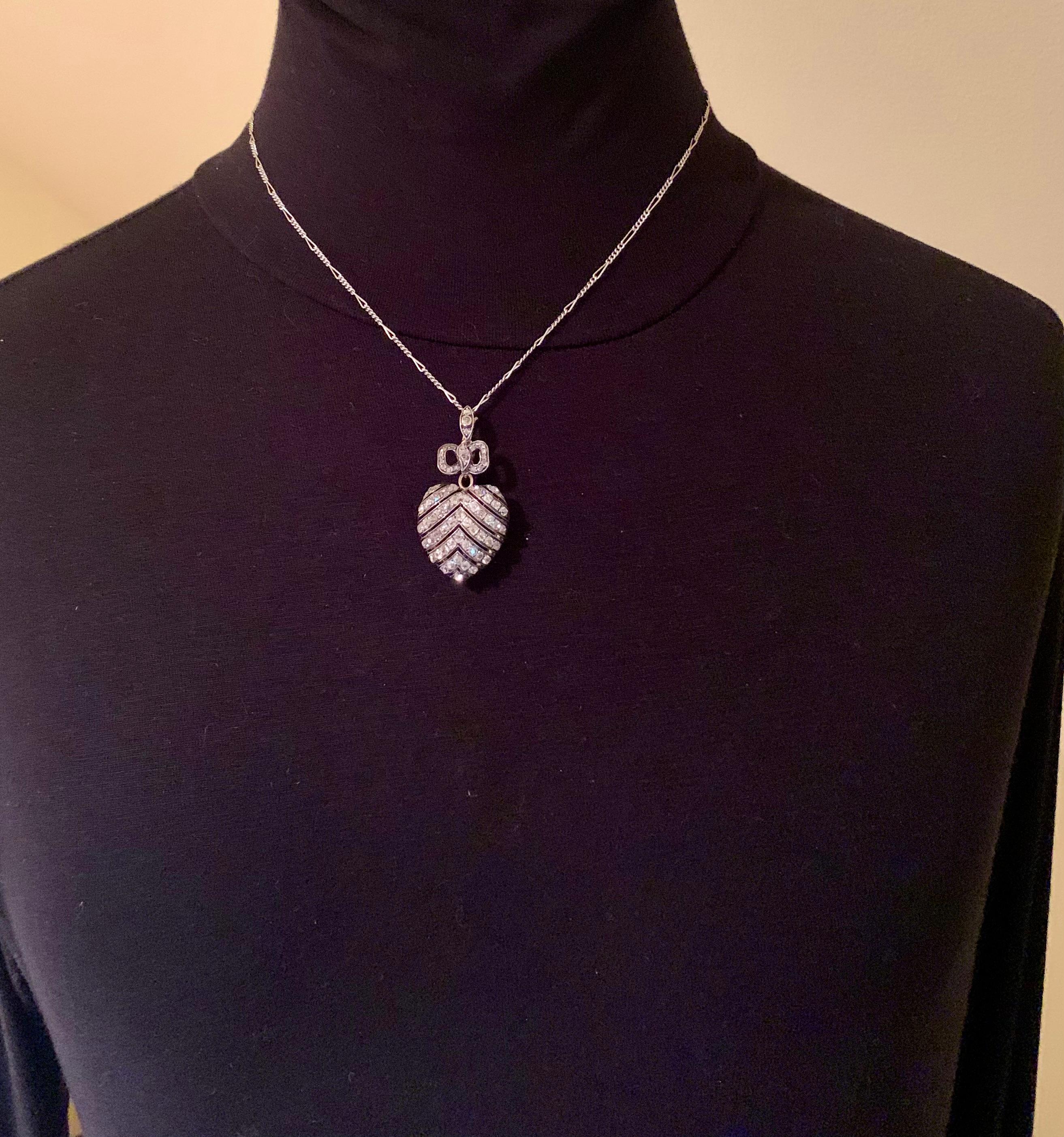 Taglio vecchia miniera Antico S.J. edoardiano Collana con ciondolo Phillips a forma di cuore e diamante in vendita