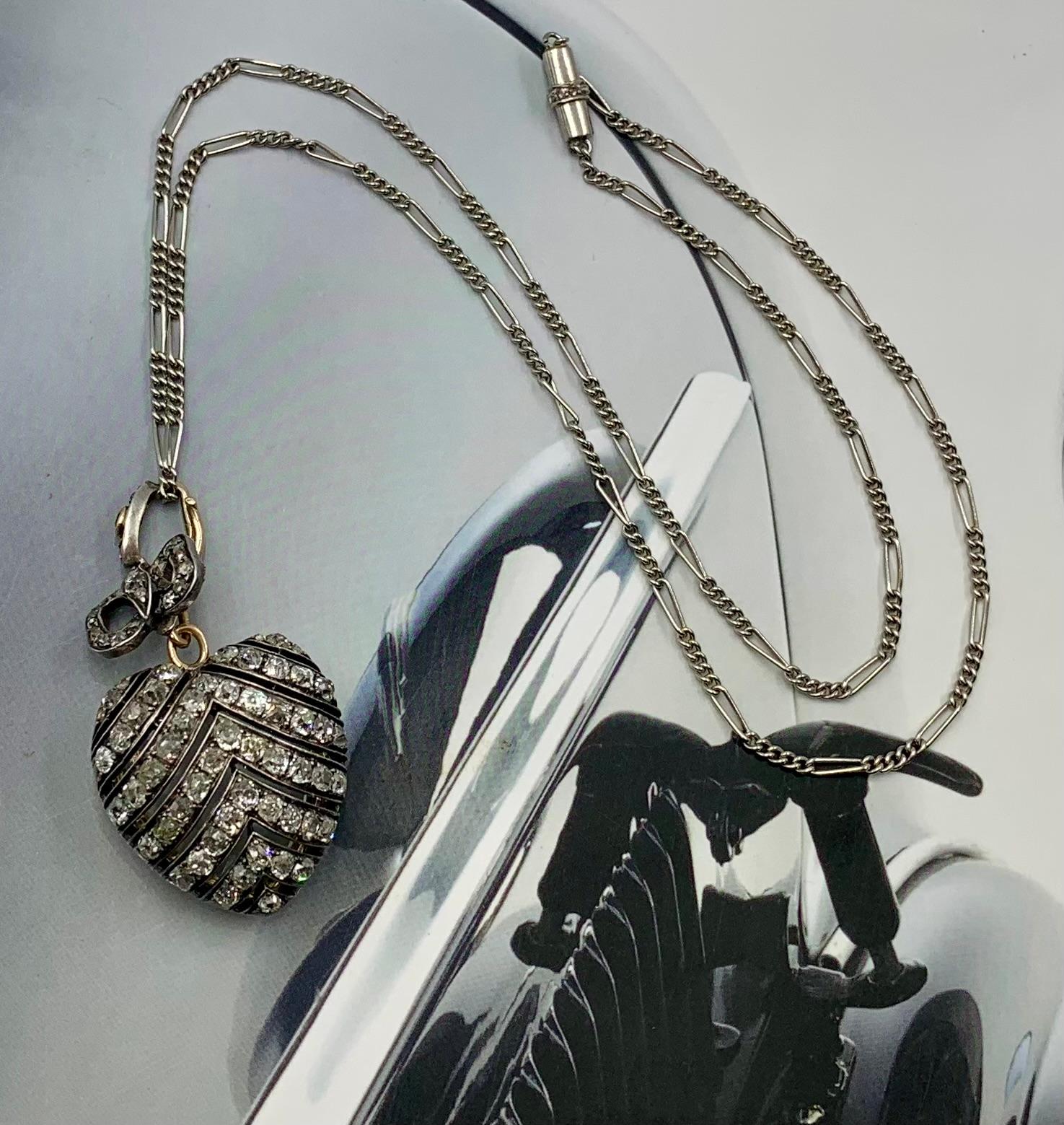 Antico S.J. edoardiano Collana con ciondolo Phillips a forma di cuore e diamante In condizioni buone in vendita a New York, NY