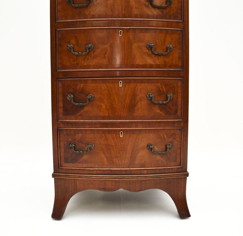 Commode ancienne édouardienne à façade arrondie et élancée en vente 1