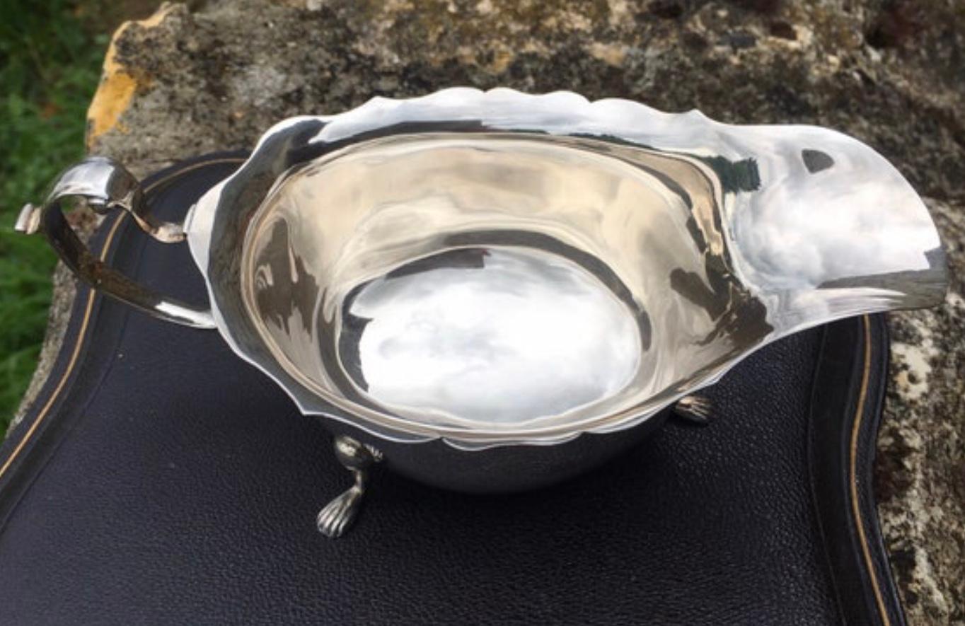 Antique Edwardian Solid Silver Sauce / Gravy Boat Made in 1915 UK For Sale 2