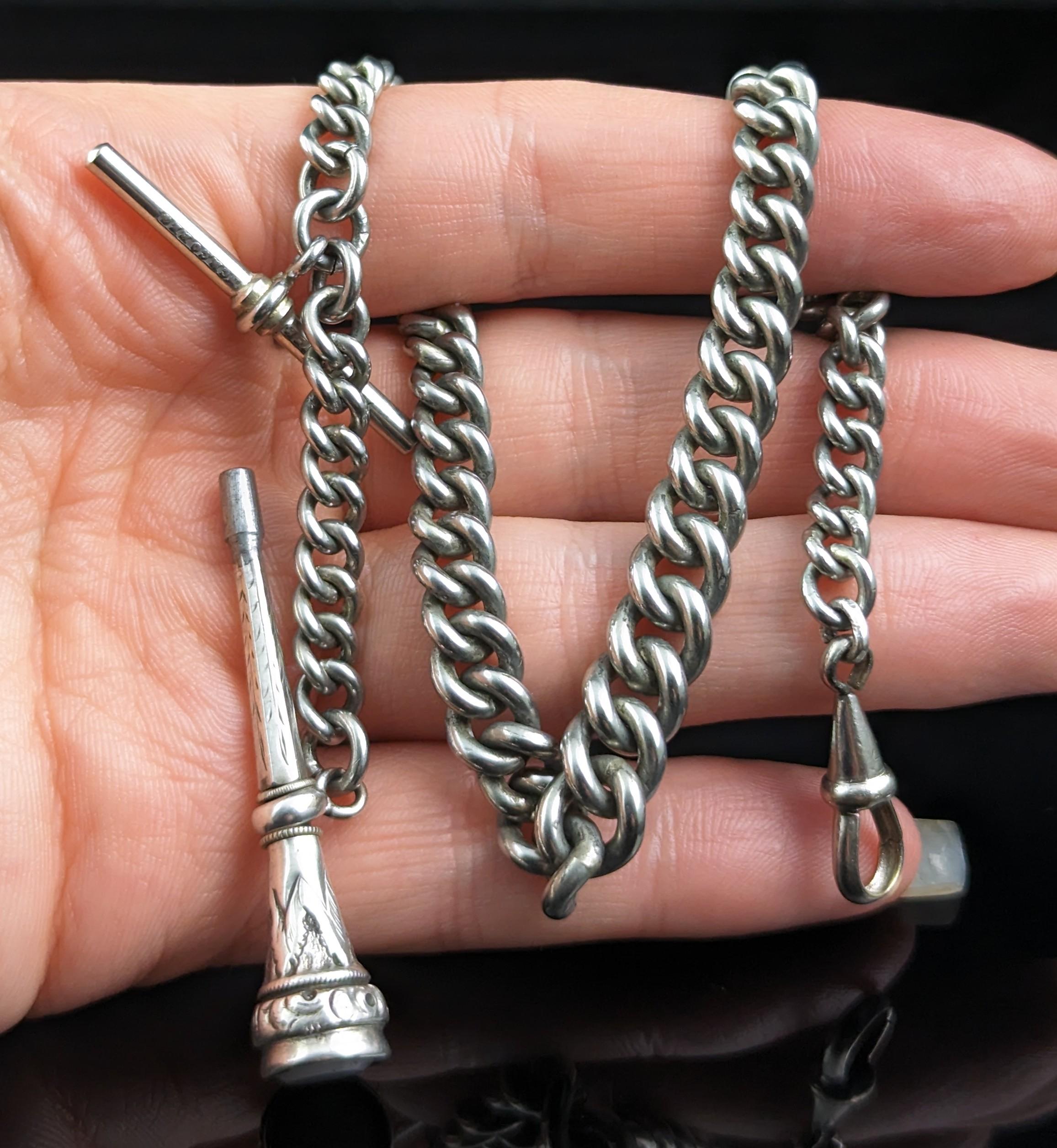 An attractive antique, Edwardian era sterling silver Albert chain or watch chain.

Nice solid silver, graduated curb links with a dog clip fastener to one end with a Victorian silver and chalcedony propelling pencil fob attached.

The pencil has a