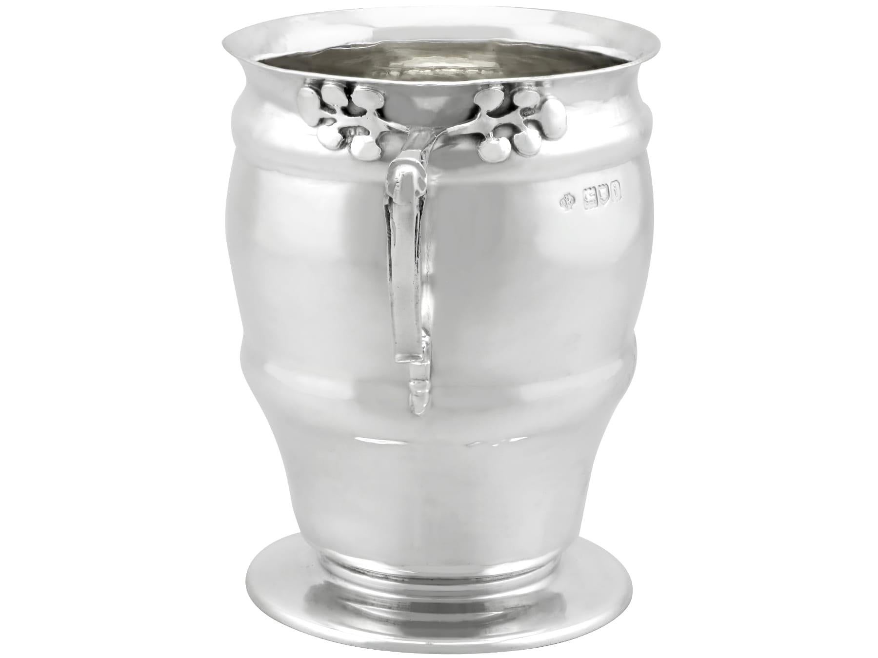 Taza eduardiana Arts & Crafts de plata de ley Plata esterlina en venta