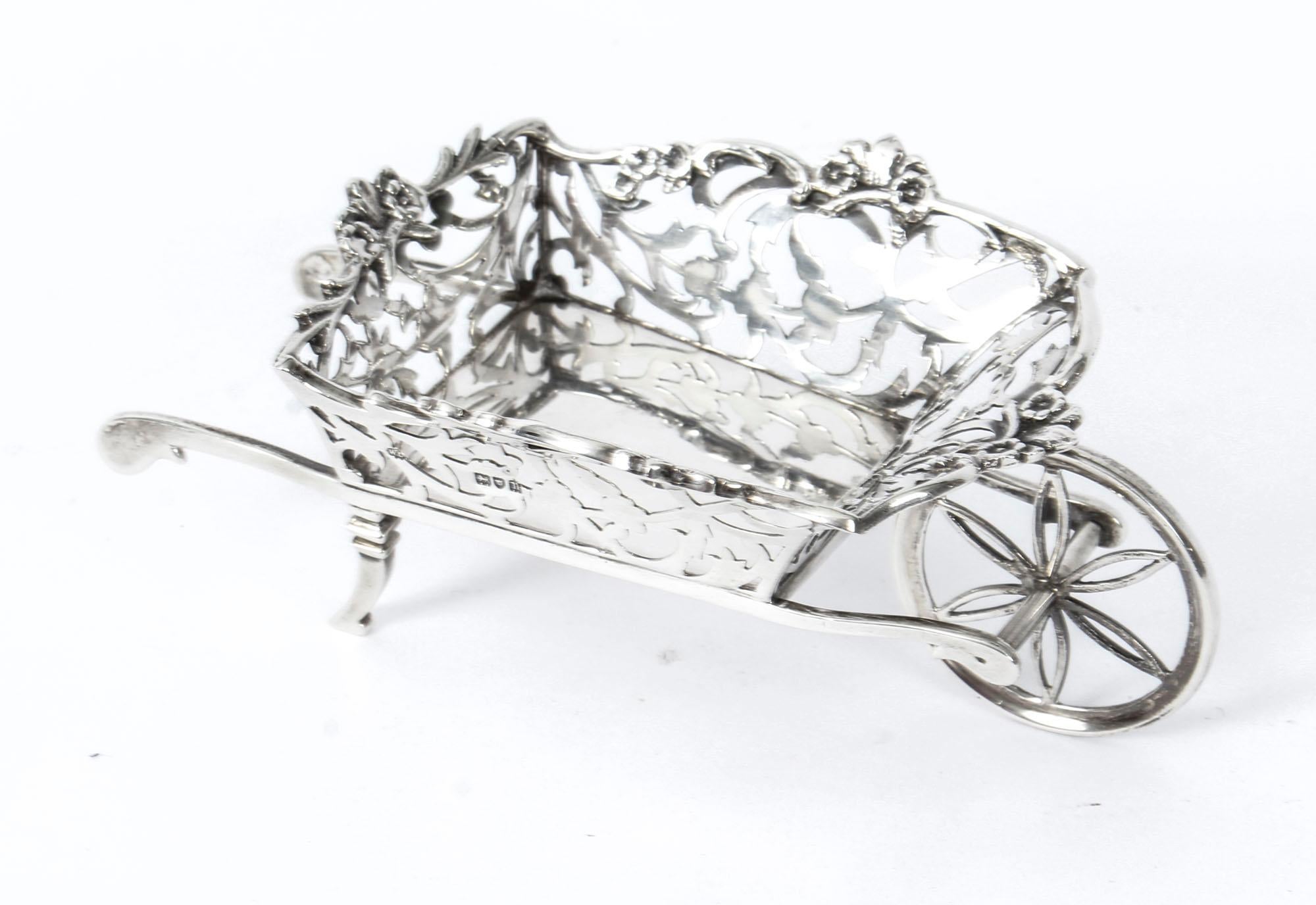 English Antique Edwardian Sterling Silver BonBon Dish William Comyns London, 1908