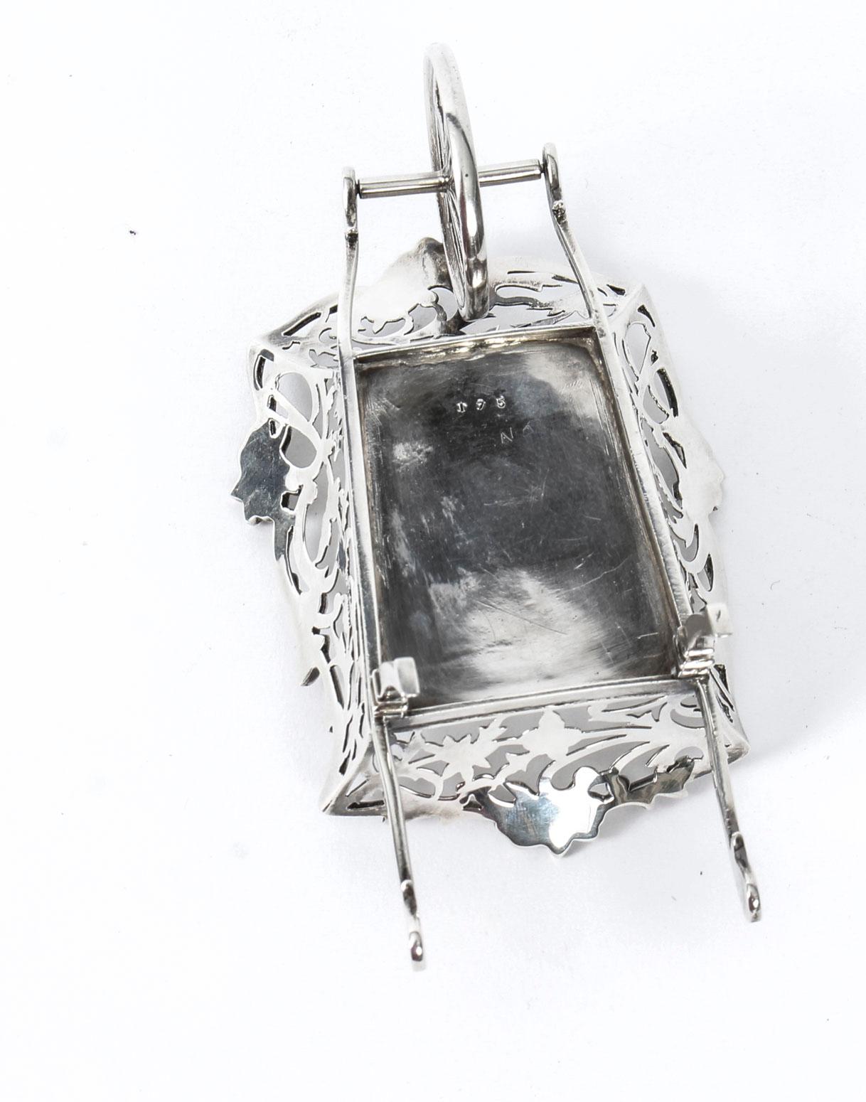 Early 20th Century Antique Edwardian Sterling Silver BonBon Dish William Comyns London, 1908