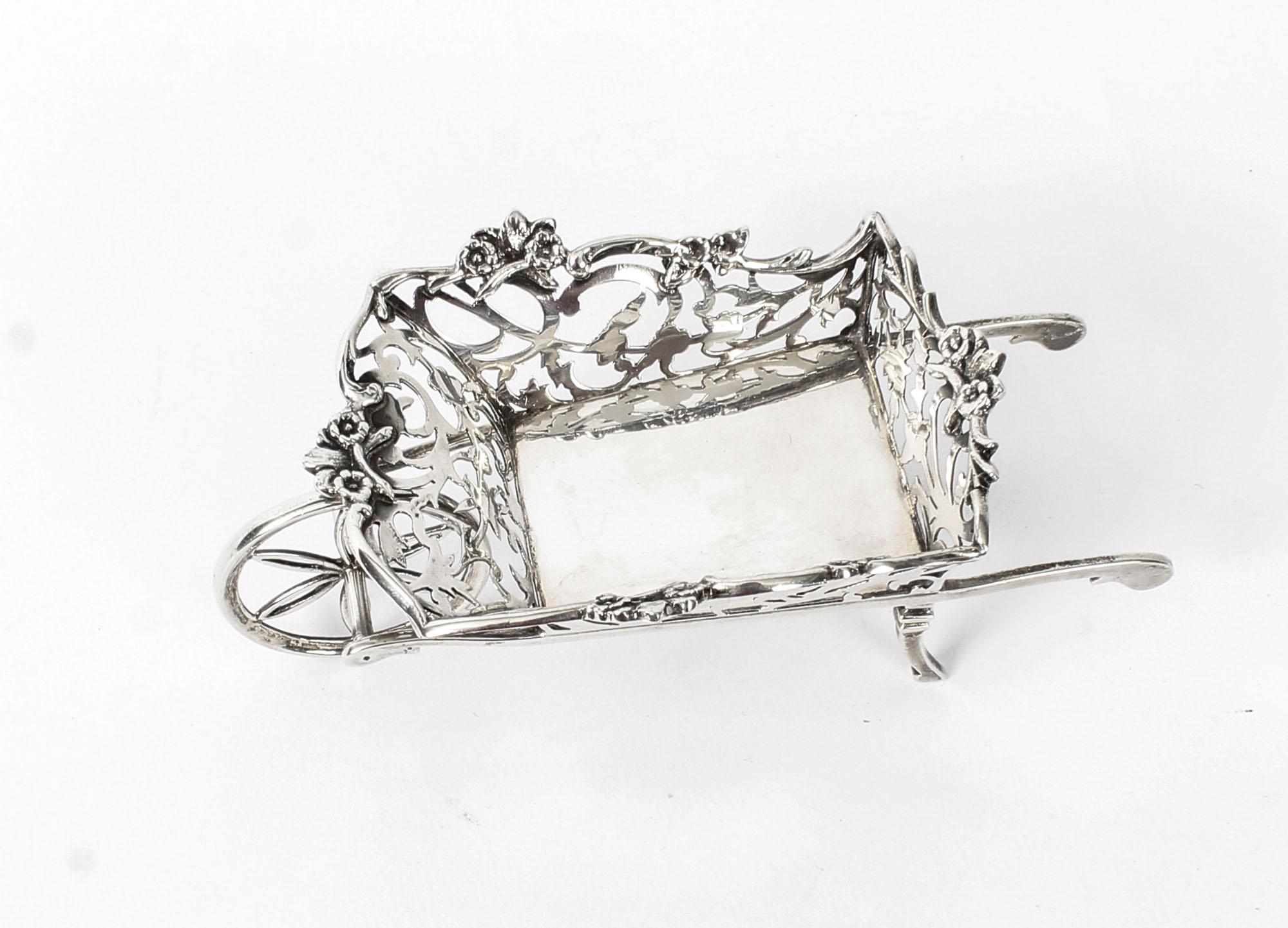 Antique Edwardian Sterling Silver BonBon Dish William Comyns London, 1908 3