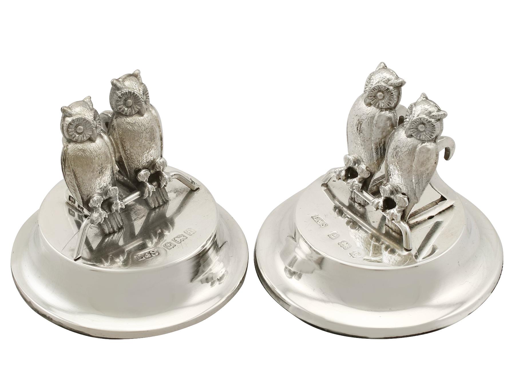 An exceptional, fine and impressive pair of antique Edwardian English cast sterling silver card/menu holders; an addition to our animal related silverware collection.

These exceptional Edwardian cast sterling silver menu holders have been