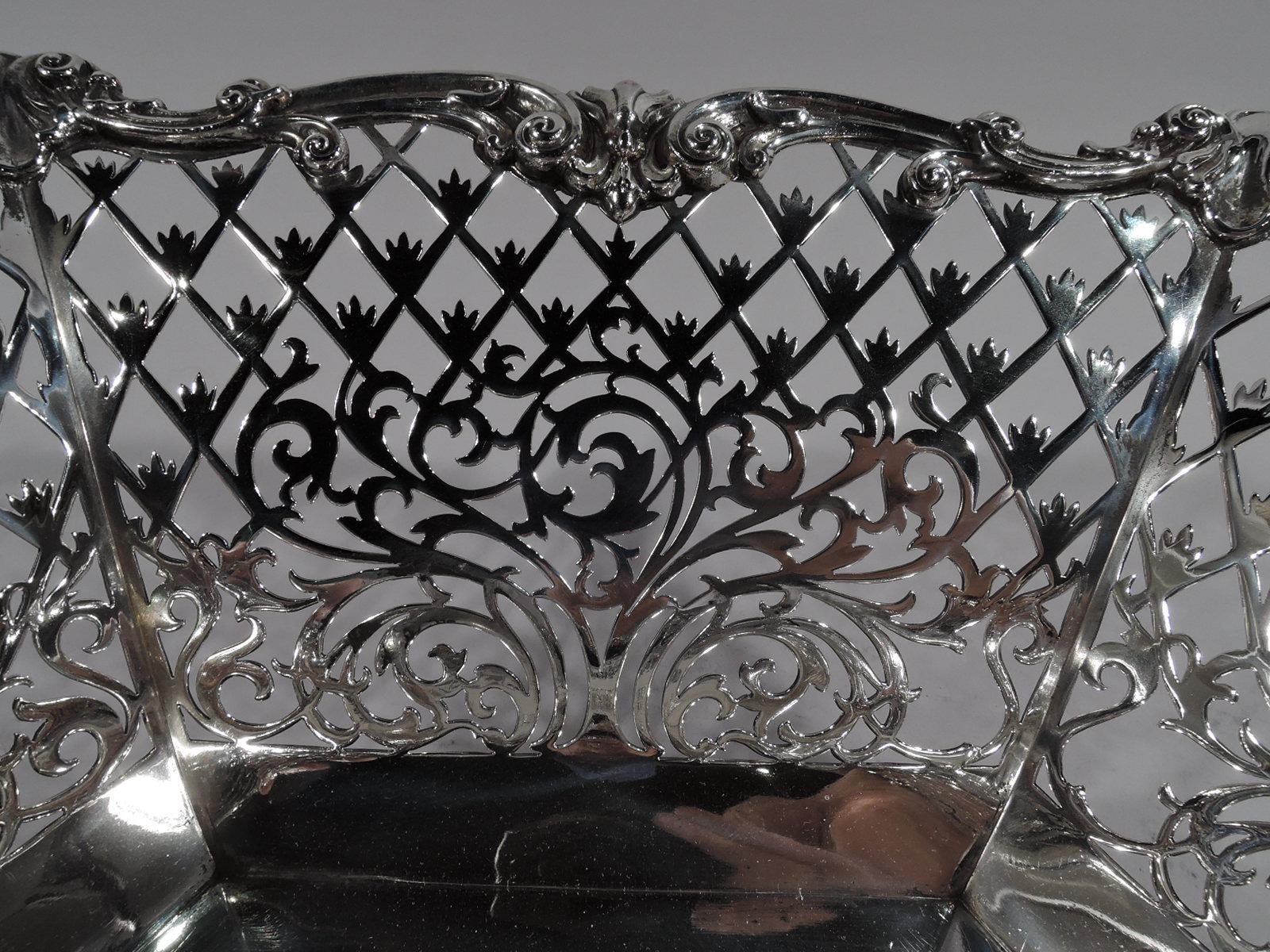 Antique Edwardian Sterling Silver Centerpiece Basket Bowl by Gorham In Excellent Condition In New York, NY