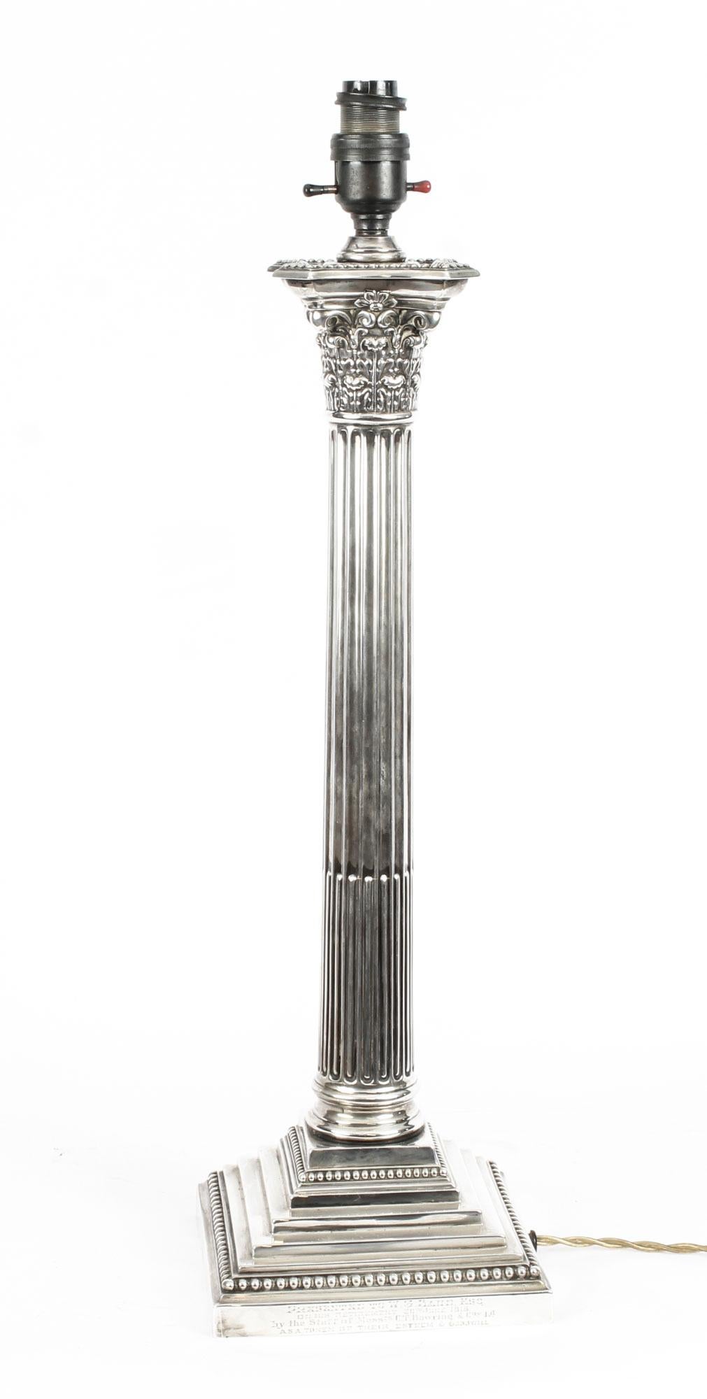 Antike Edwardian Sterling Silber korinthische Säule Tischlampe datiert 1914 (Englisch)