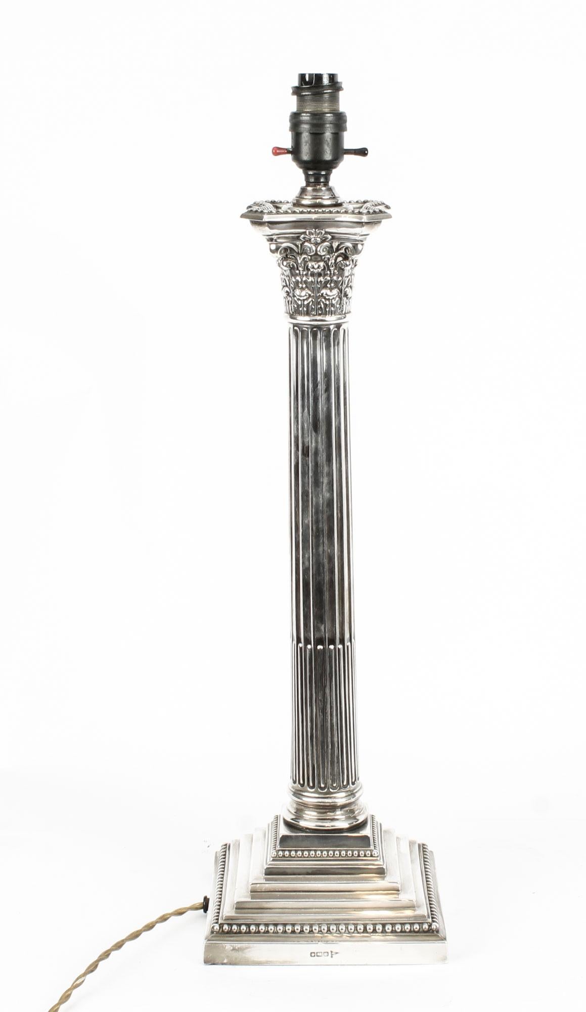 Antike Edwardian Sterling Silber korinthische Säule Tischlampe datiert 1914 2