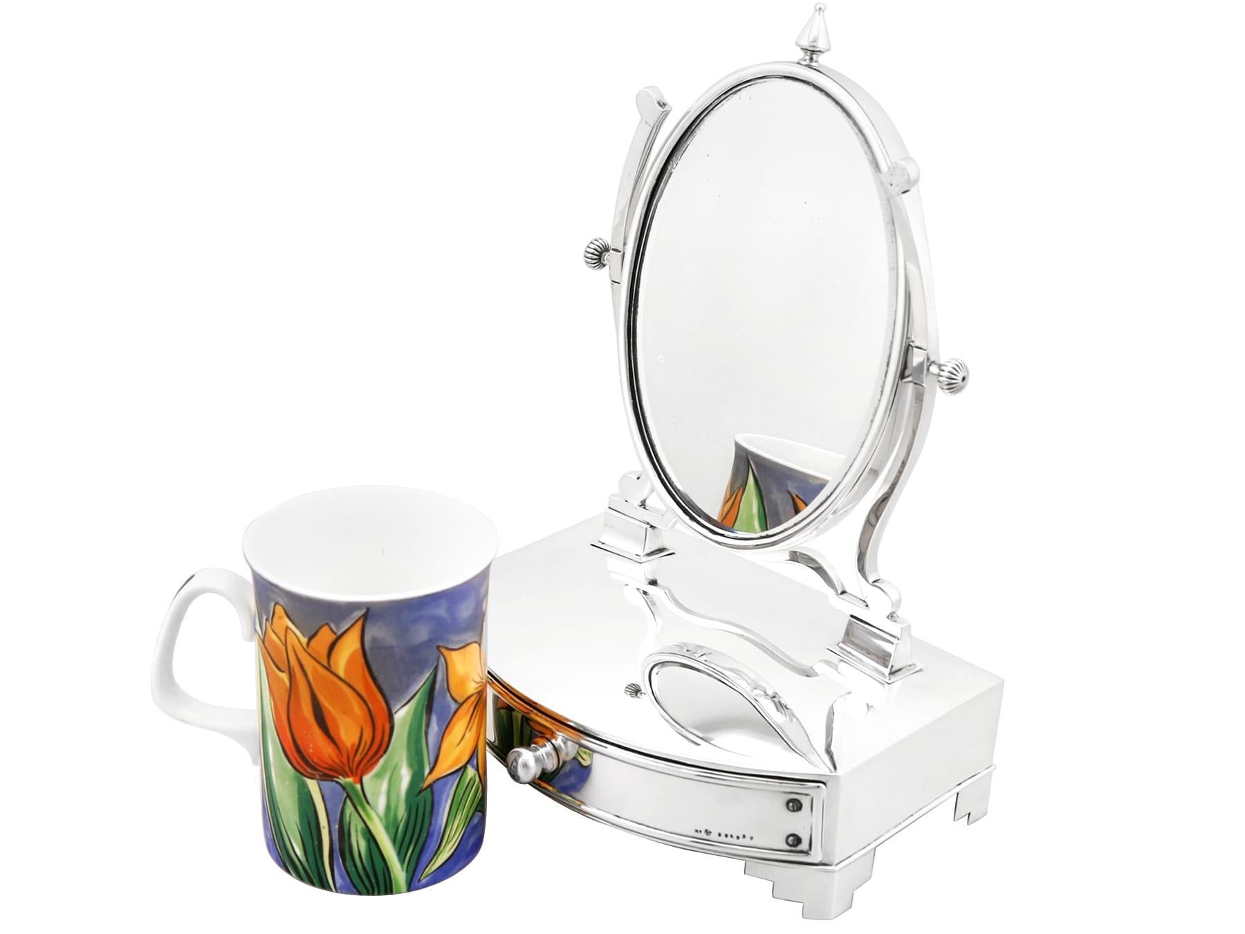 Table de chevalière en argent sterling avec miroir et boîte à bijoux en vente 5