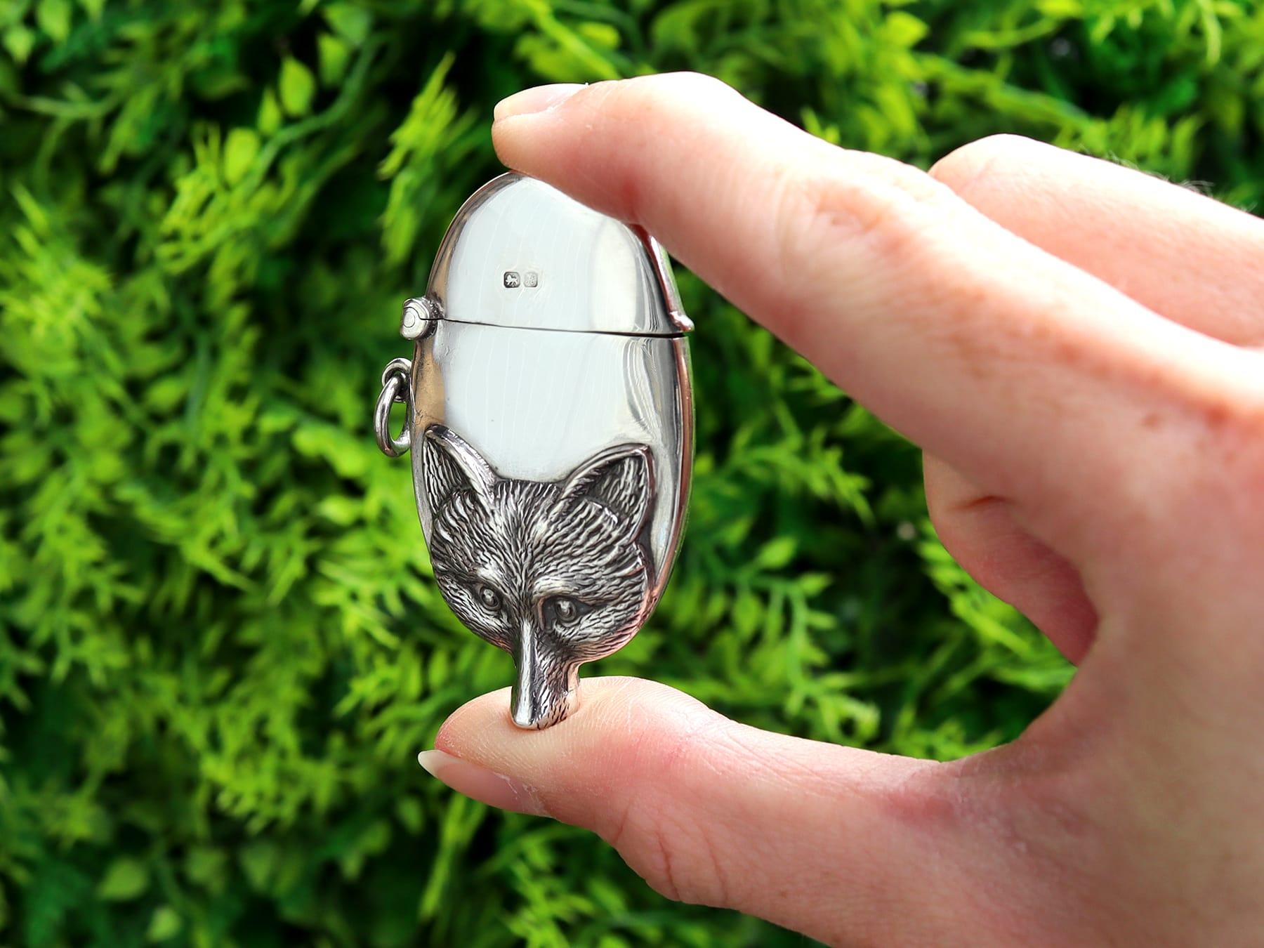 Inglese Antico astuccio in argento Sterling Edwardian Fox Vesta (1908) in vendita