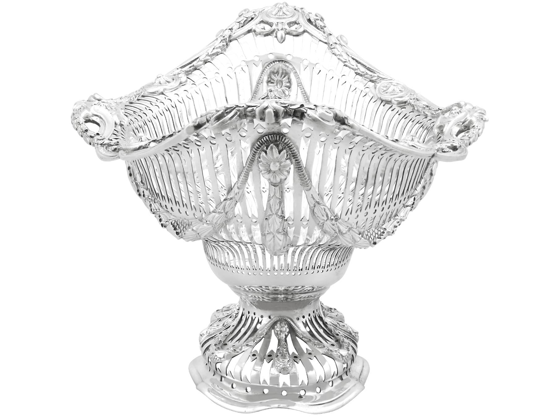 Antique Edwardian Sterling Silver Fruit / Bon Bon Dish (1901) For Sale 3