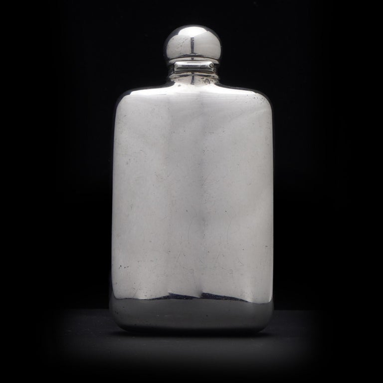 Antique Edwardian sterling silver hip flask. 
Made in London, 1902 
Maker: Alfred Clark
Fully hallmarked.

Height: 13.5 cm
Width: 7 cm
Depth: 2.7 cm
Weight: 181 grams

Condition: Flask is pre - owned, minor wear and tear, please NOTE cap