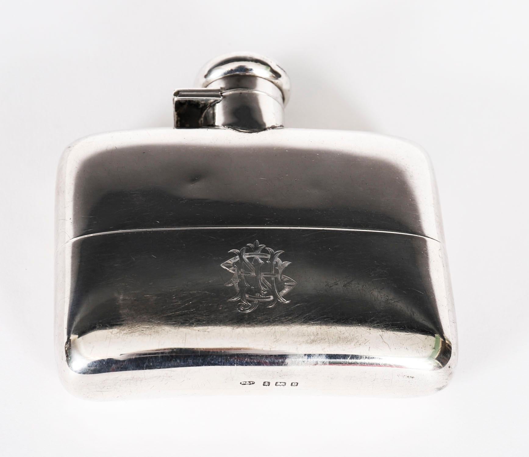 A truly superb antique Edwardian period sterling silver hip flask bearing hallmarks for Birmingham 1904 and the makers mark Deakin Francis Ltd..

It features a classic rectangular form with a circular bayonet style screw down locking lid. The body