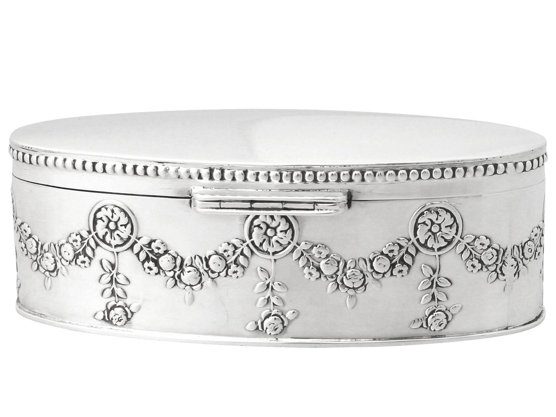 An exceptional, fine and impressive antique Edwardian English sterling silver jewelry/trinket box; an addition to our ornamental silverware collection

This exceptional antique Edwardian sterling silver jewelry/trinket box has a plain oval