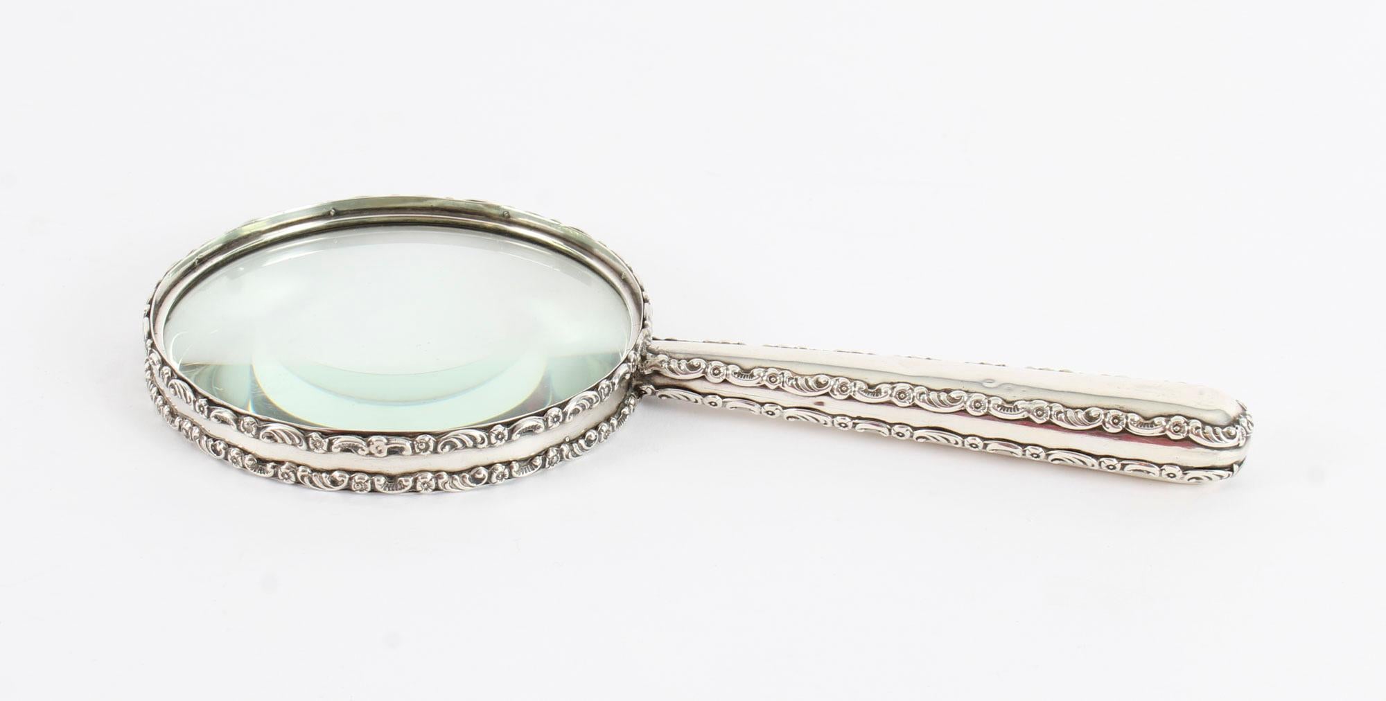 This is an exquisite Edwardian sterling silver magnifying glass with hallmarks for London 1905 and the makers mark of the renowned retailer and silversmith, Goldsmiths & Silversmiths Company.

It has features an embossed outline throughout with