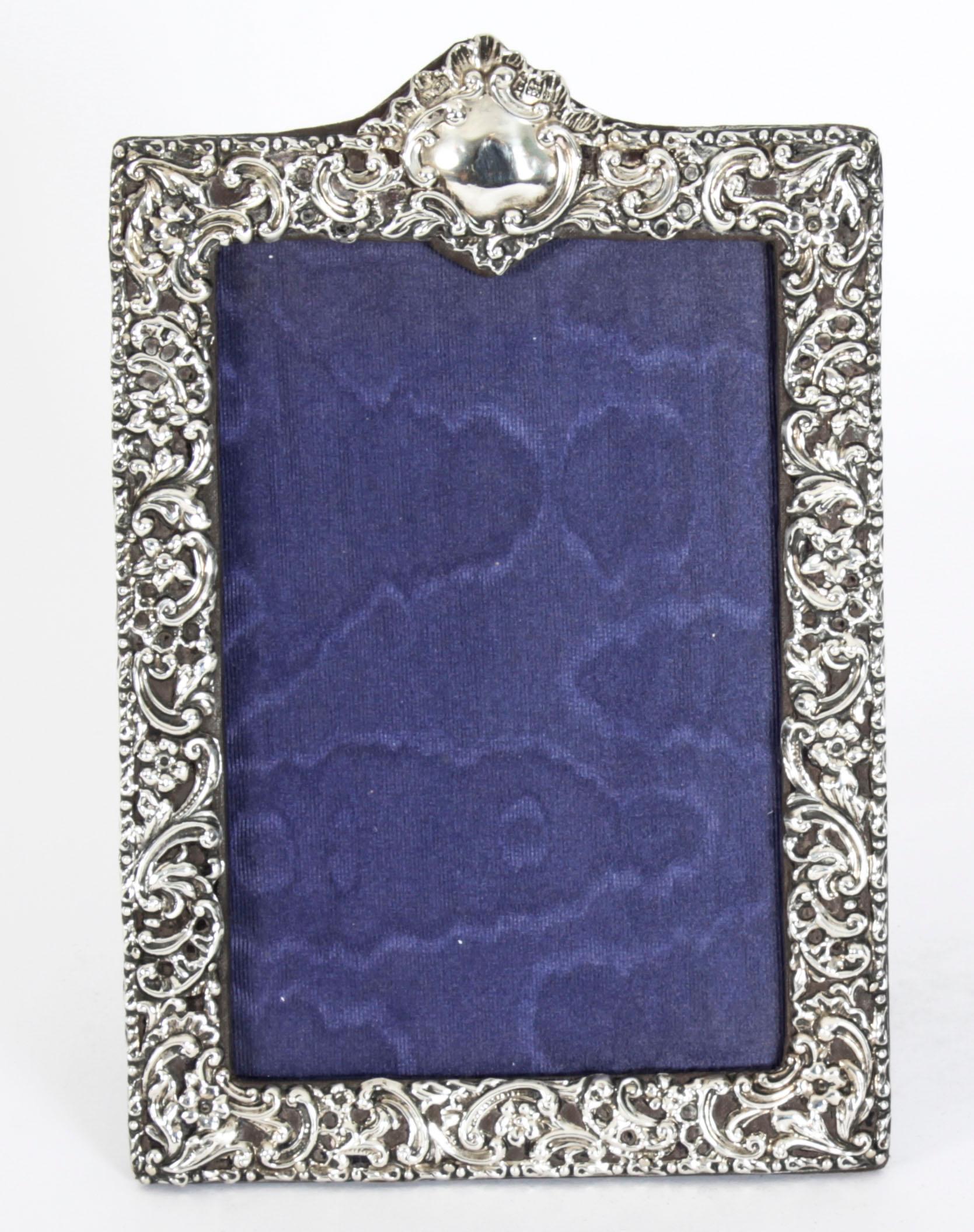 Antique Edwardian Sterling Silver Photo Frame, Dated 1901 5
