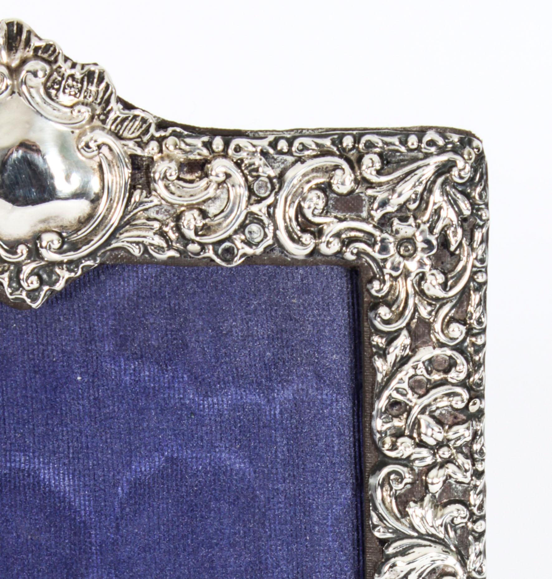Antique Edwardian Sterling Silver Photo Frame, Dated 1901 In Good Condition In London, GB
