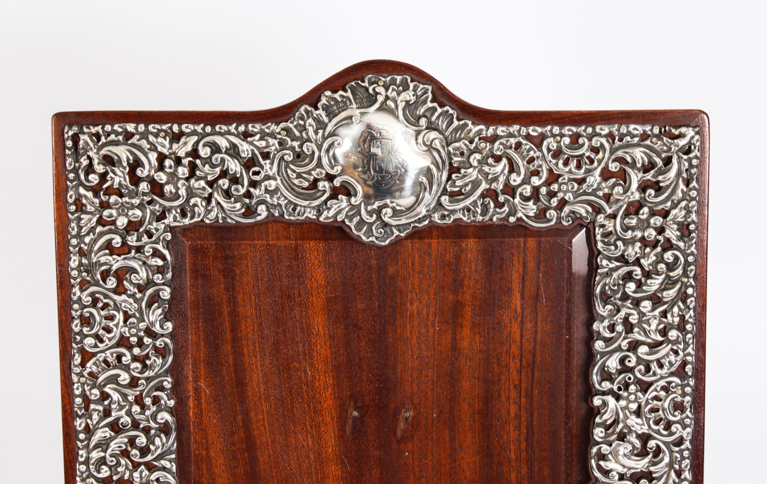 Early 20th Century Antique Edwardian Sterling Silver Photo Frame Dated 1904 32x23cm For Sale