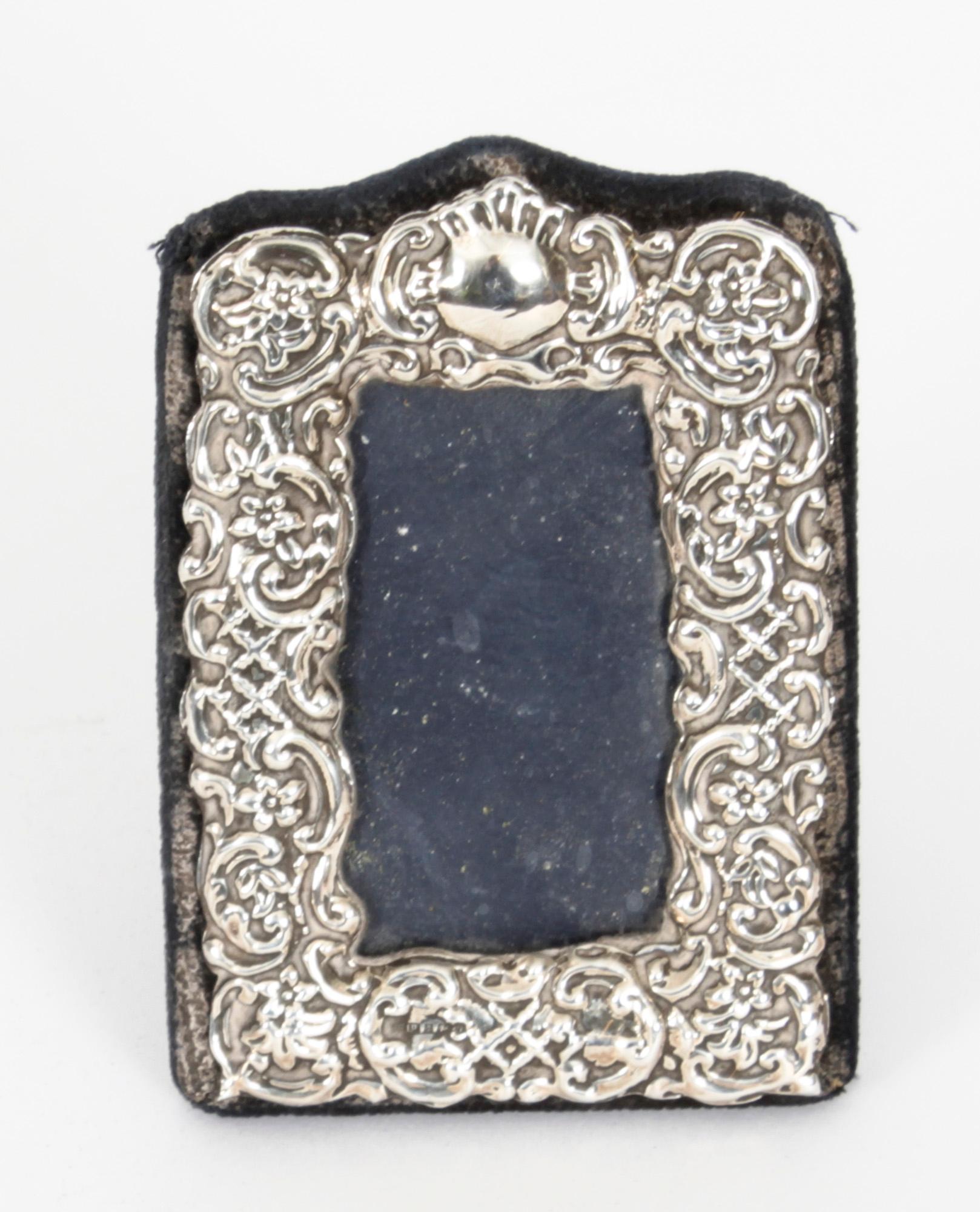 English Antique Edwardian Sterling Silver Photo Frame Dated 1907