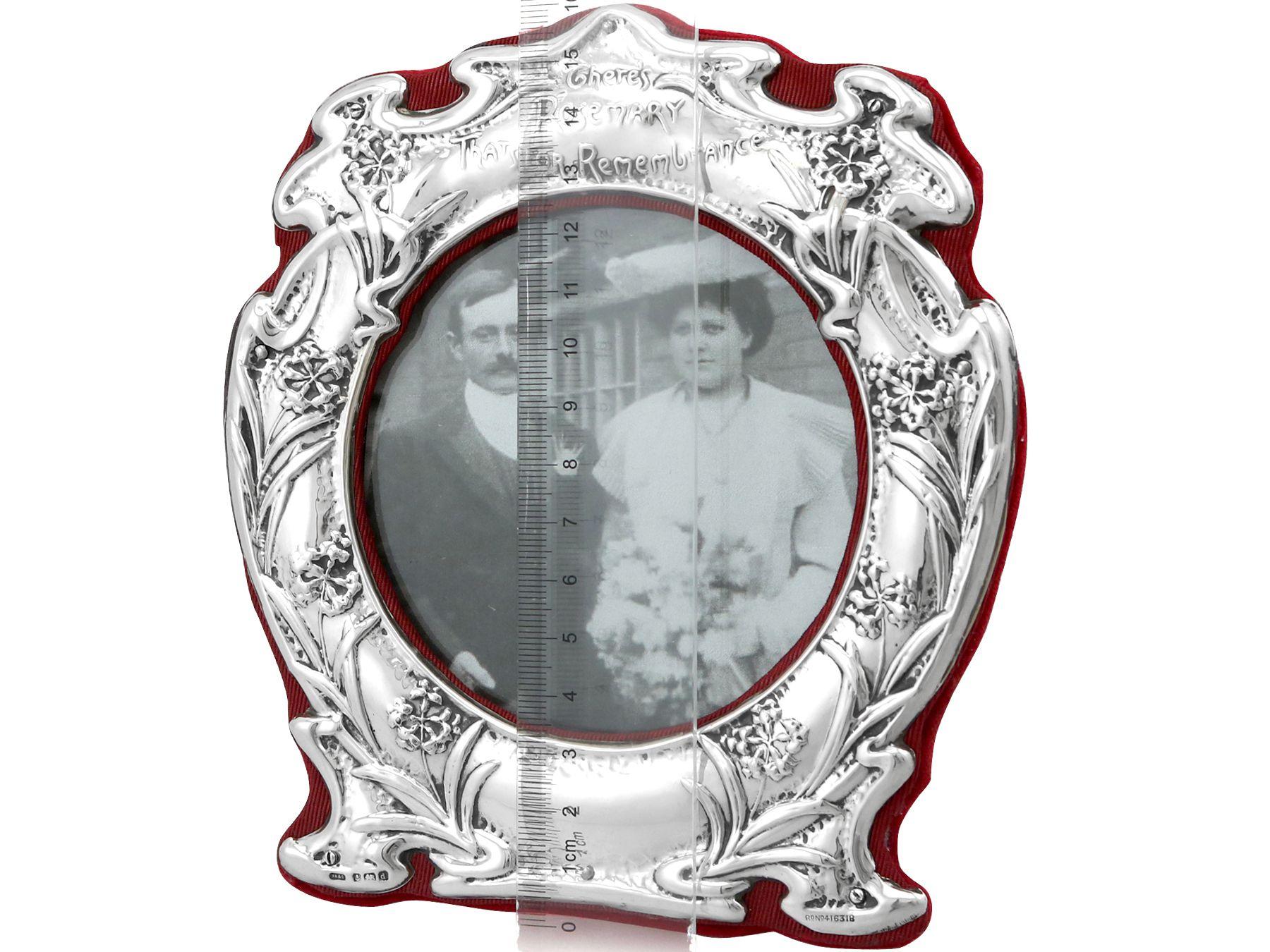 Art Nouveau Sterling Silver Photograph Frame For Sale 7
