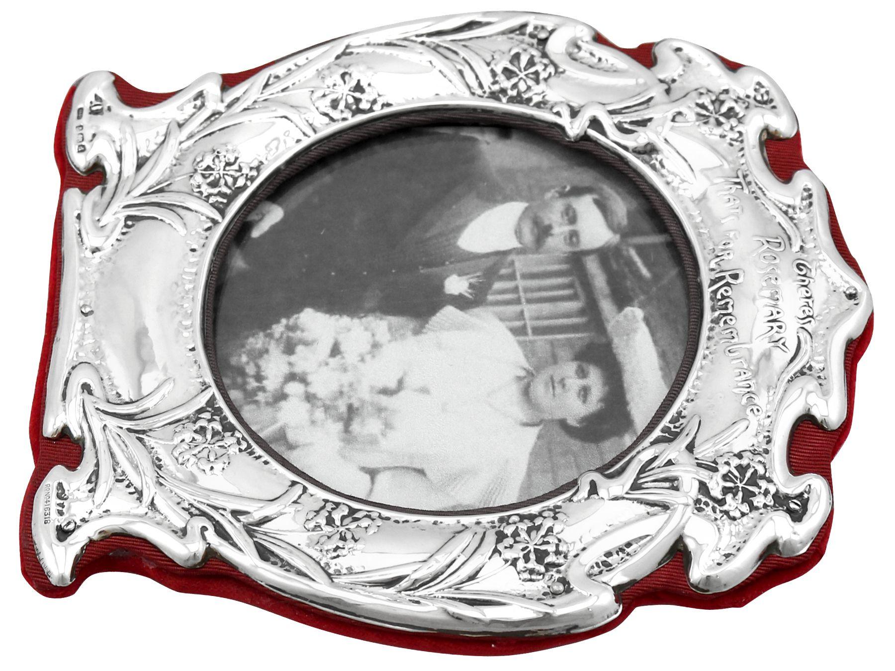 Art Nouveau Sterling Silver Photograph Frame For Sale 3