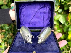 Antica saliera e pepiera a forma di maiale in argento sterling di epoca edoardiana