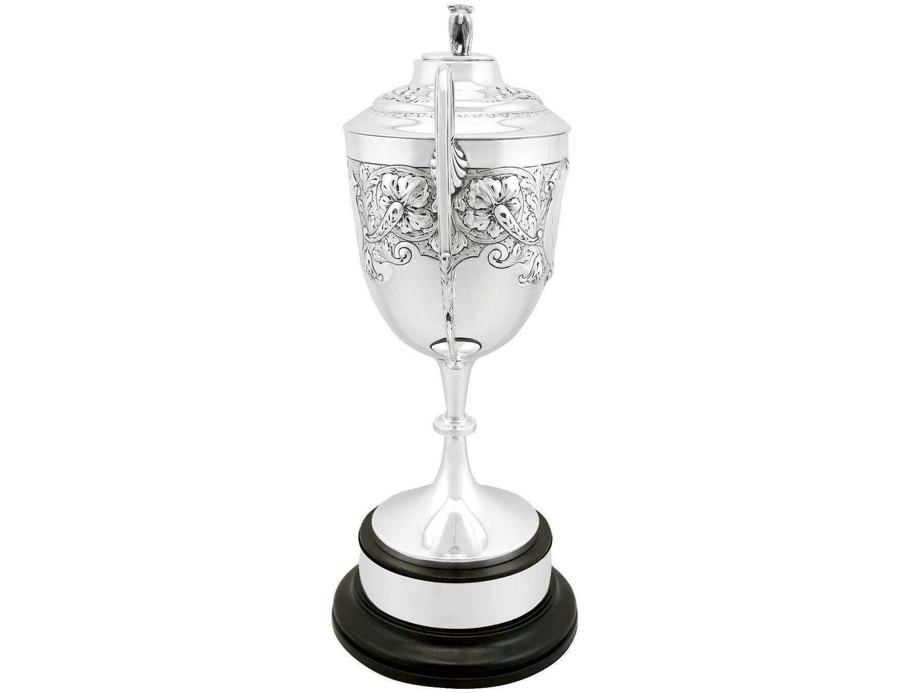 Taza y tapa de presentación inglesas eduardianas de plata de ley Eduardiano en venta