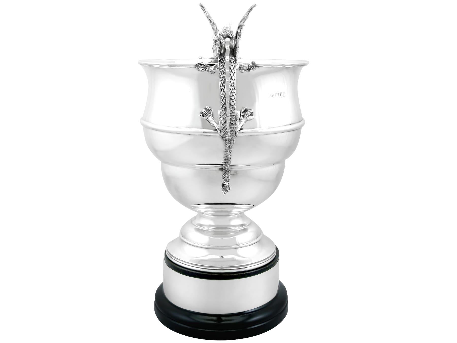 Antique Edwardian Sterling Silver Presentation Cup and Plinth (1906) In Excellent Condition For Sale In Jesmond, Newcastle Upon Tyne