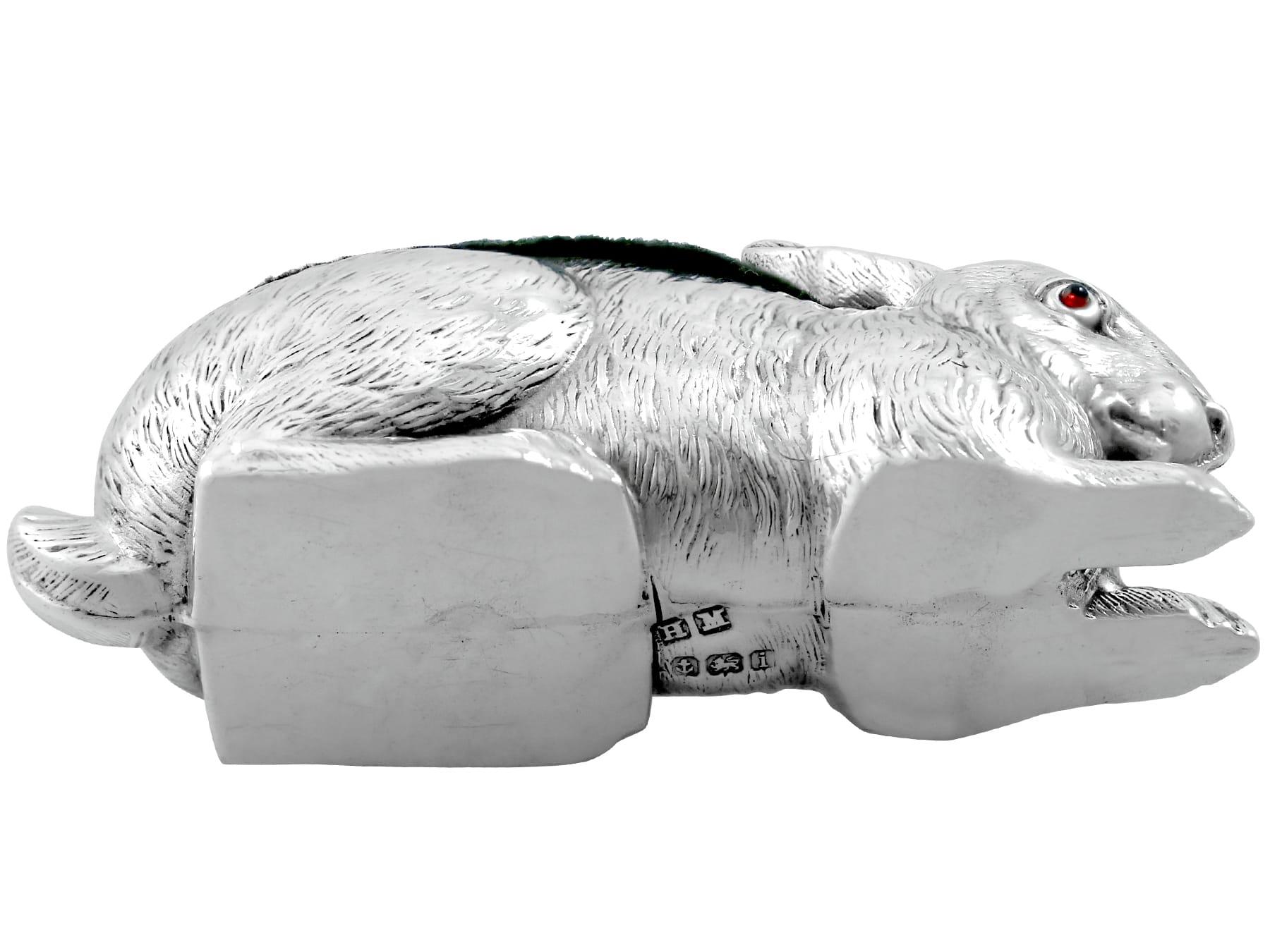 Edwardianisches Sterlingsilber Kaninchen-Anstecknadelkissen im Angebot 4