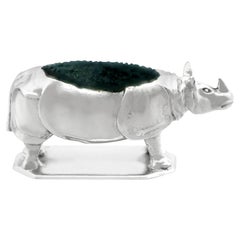 Antiguo cojín de alfiler de rinoceronte eduardiano de plata de ley