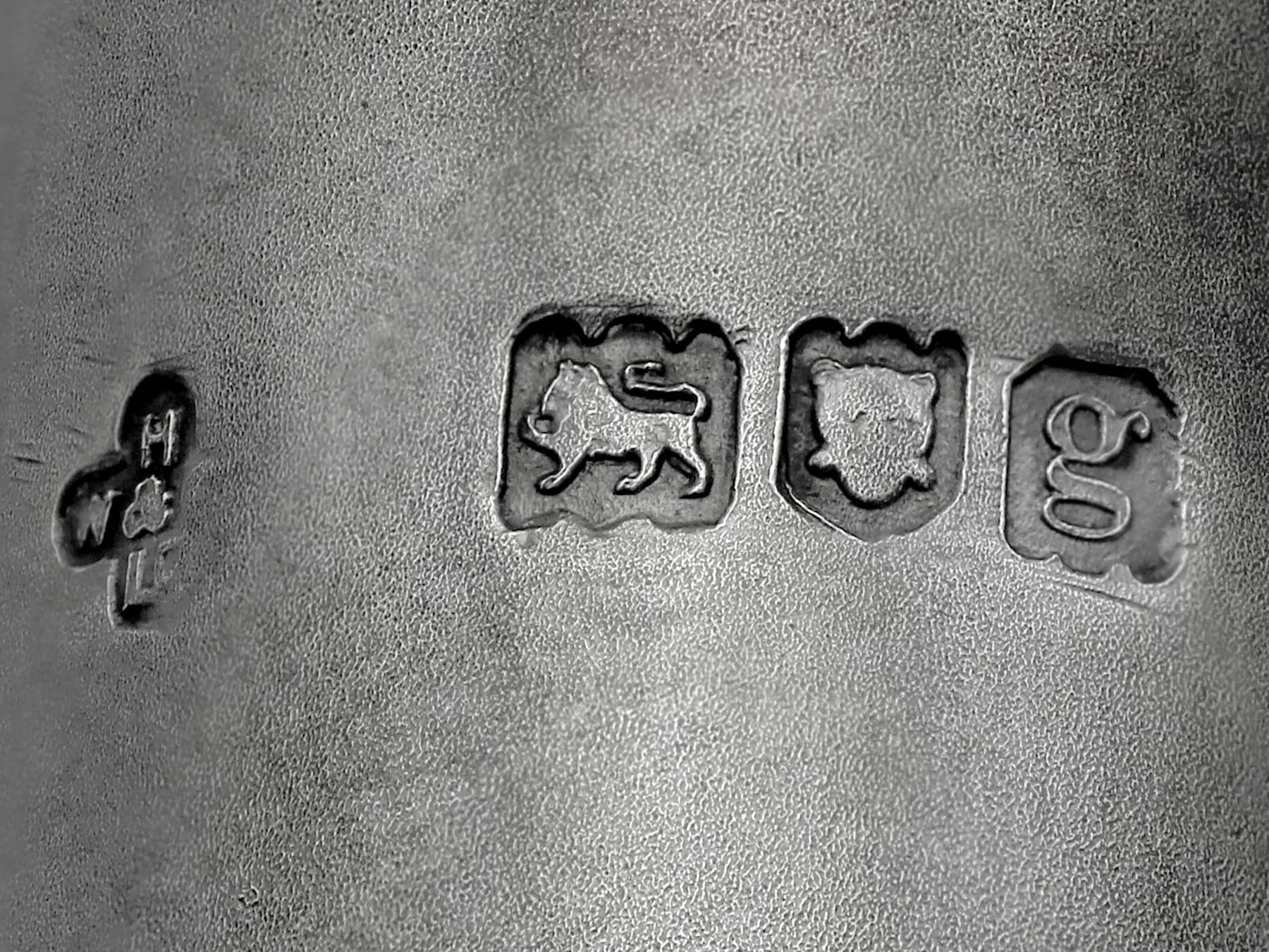 Antico peperone a conchiglia in argento sterling di epoca edoardiana in vendita 3