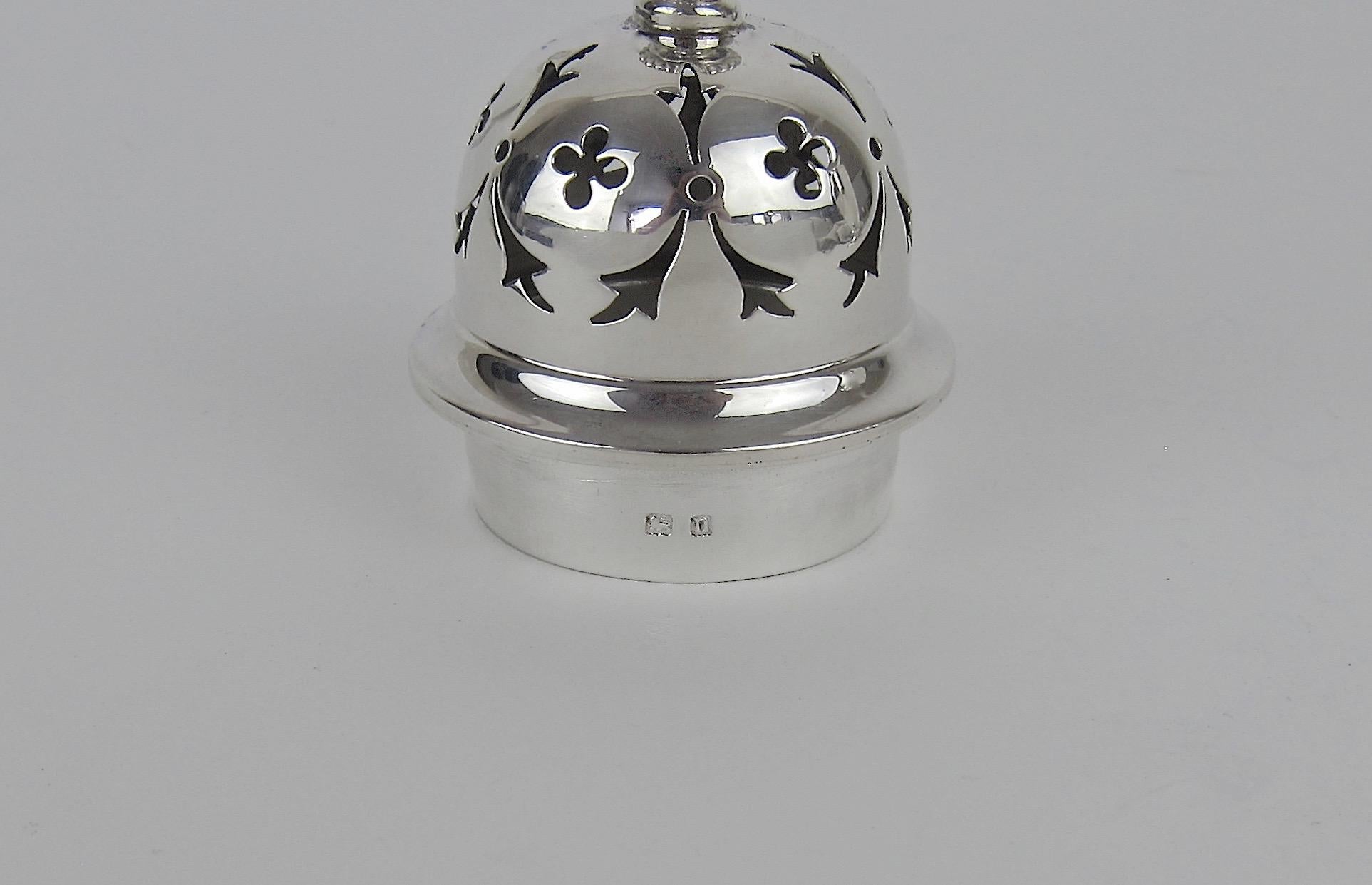 Antique English Sterling Silver Sugar Caster from E.S. Barnsley of Birmingham In Good Condition For Sale In Los Angeles, CA